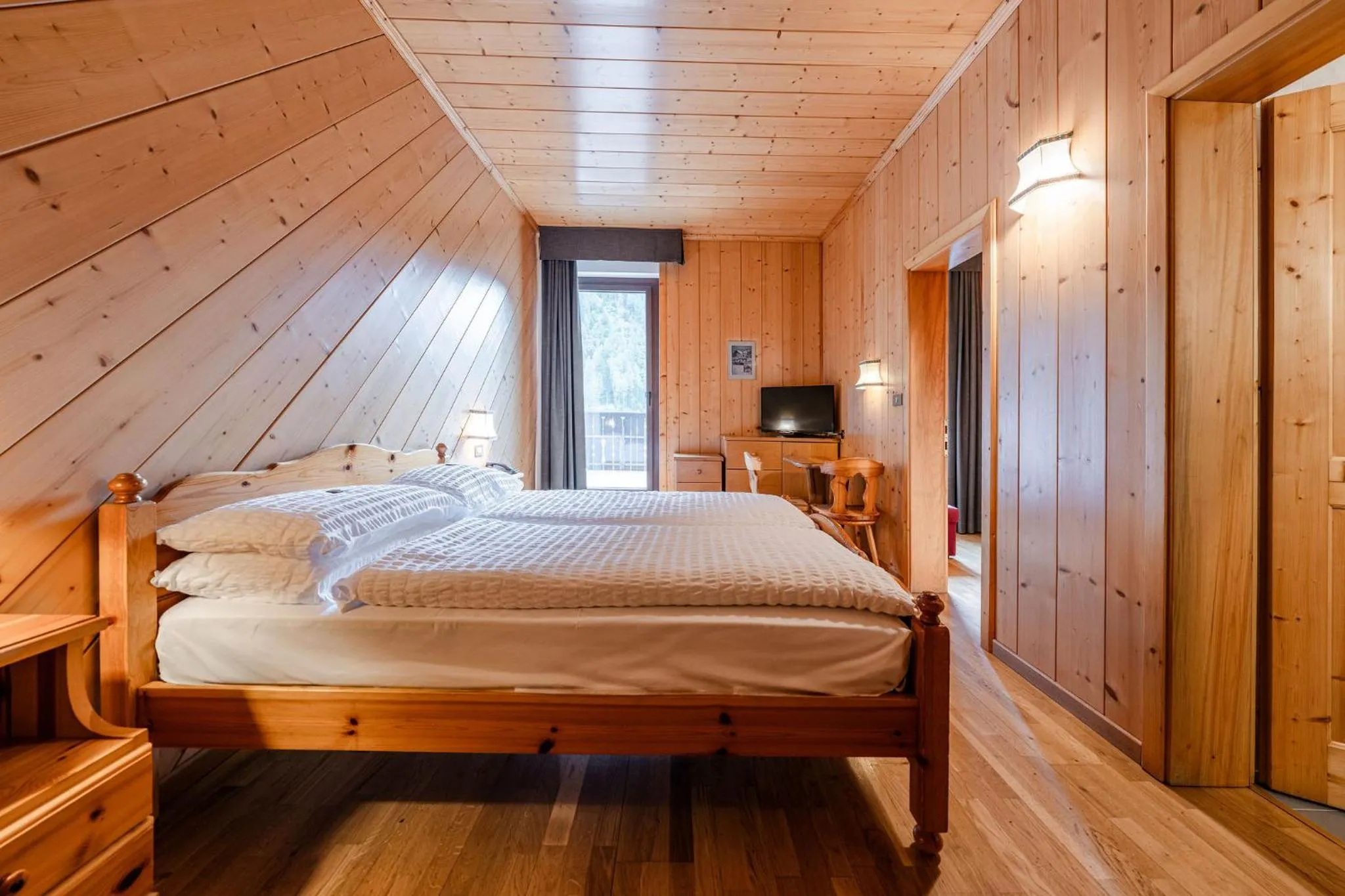 Photo of the whole room, Bed in Hotel Vioz