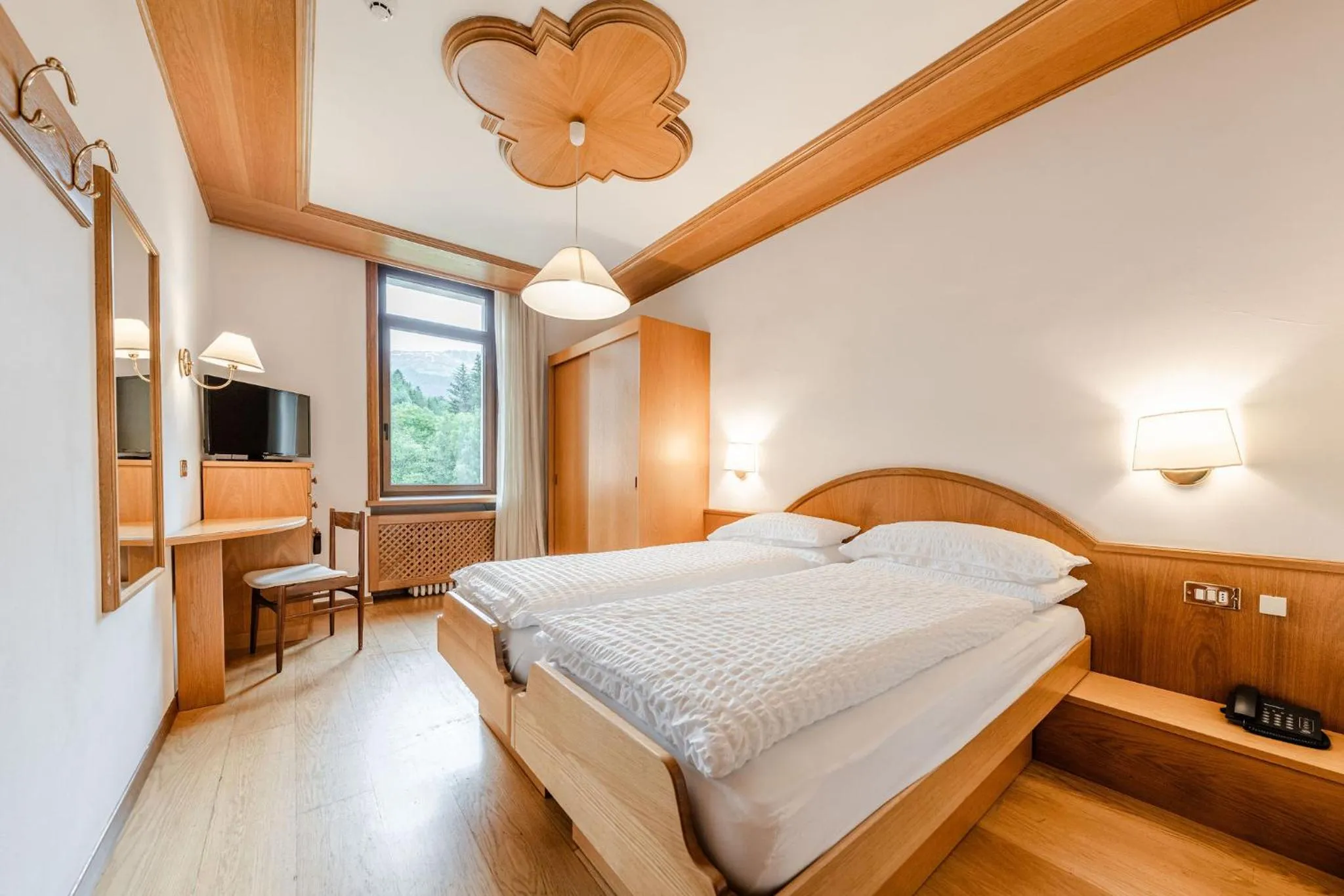 Bedroom, Bed in Hotel Vioz