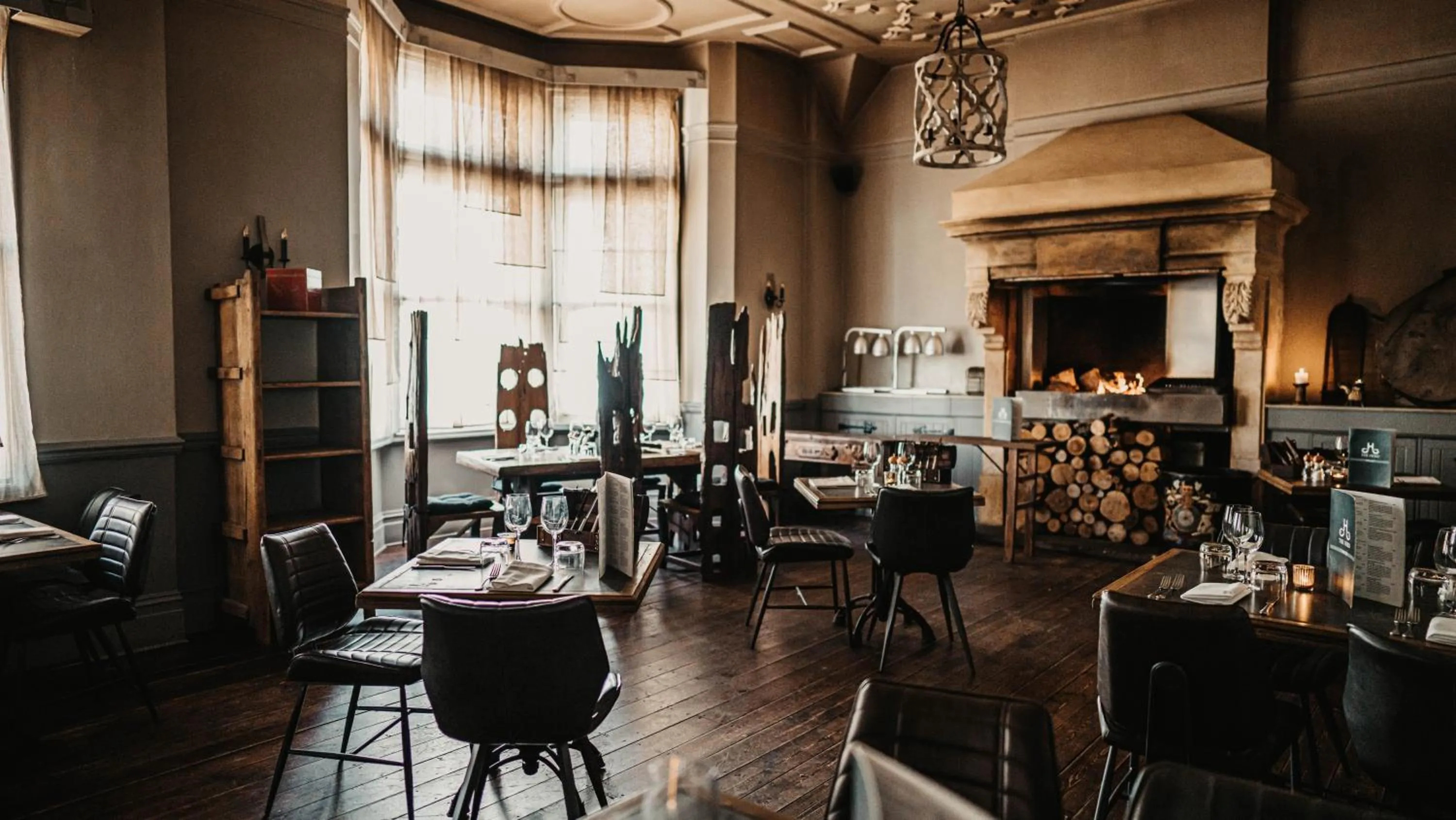 Restaurant/places to eat in Elephant Hotel