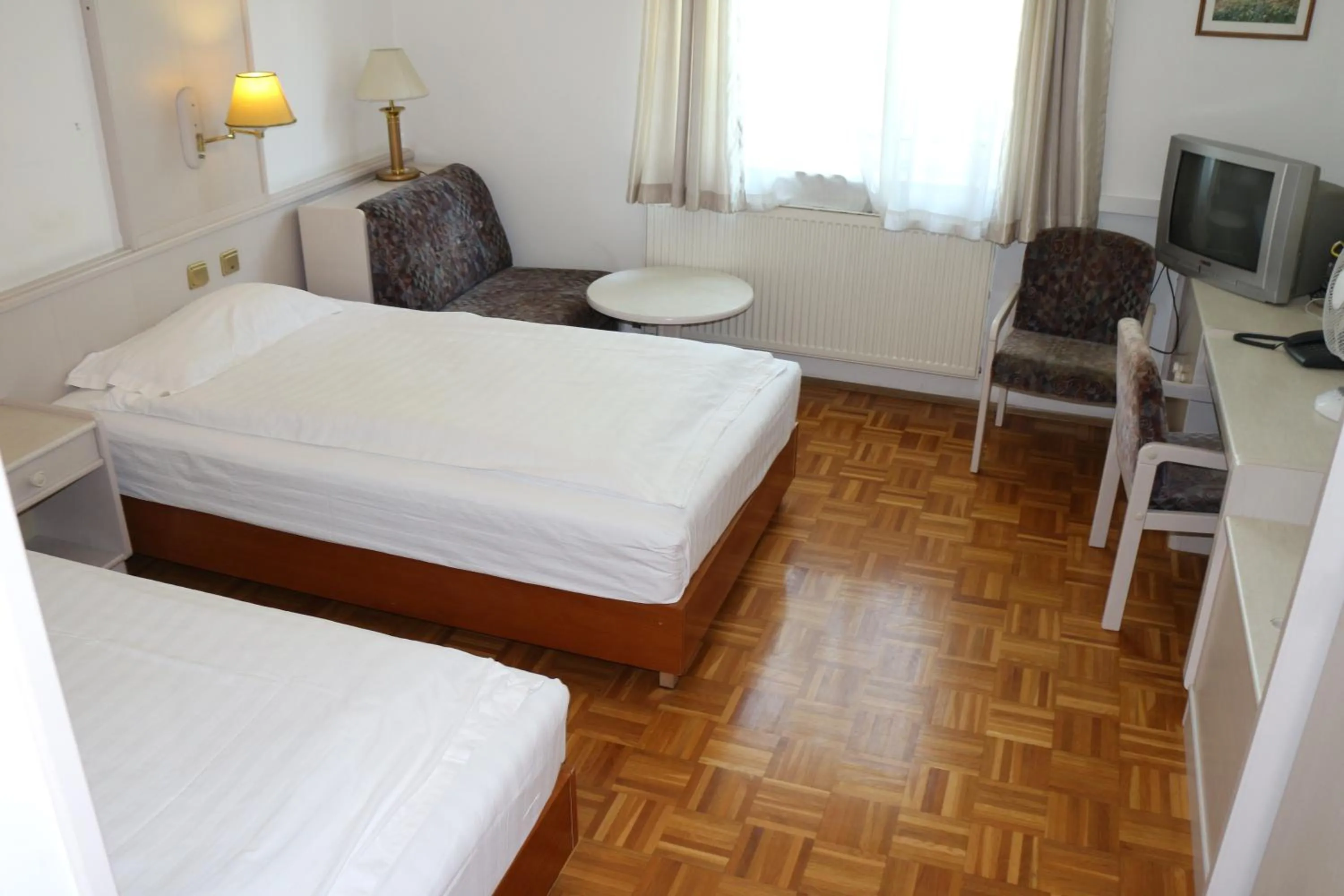 Bed in Hotel Wasserpalast - breakfast for free!!!