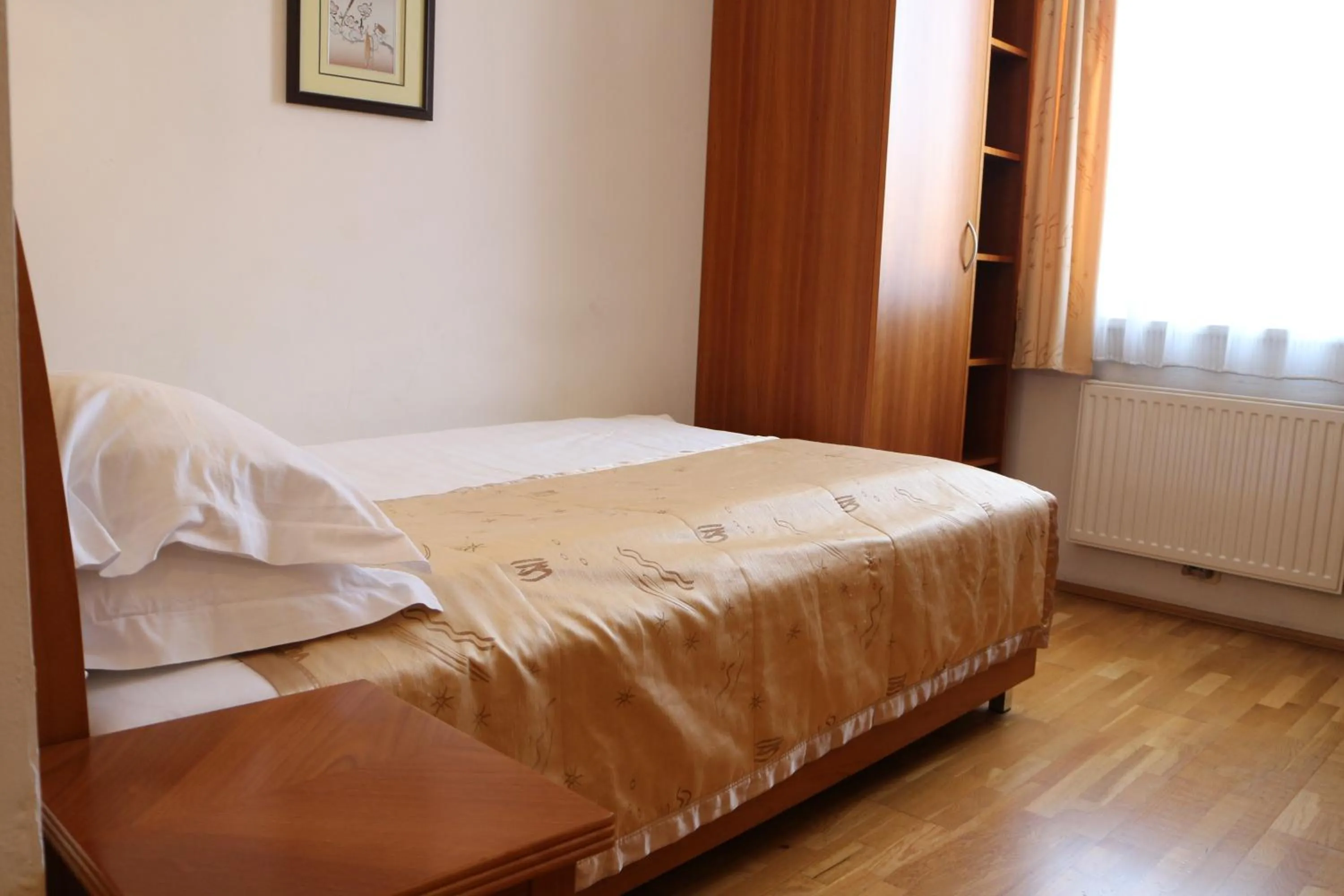 Bed in Hotel Wasserpalast - breakfast for free!!!