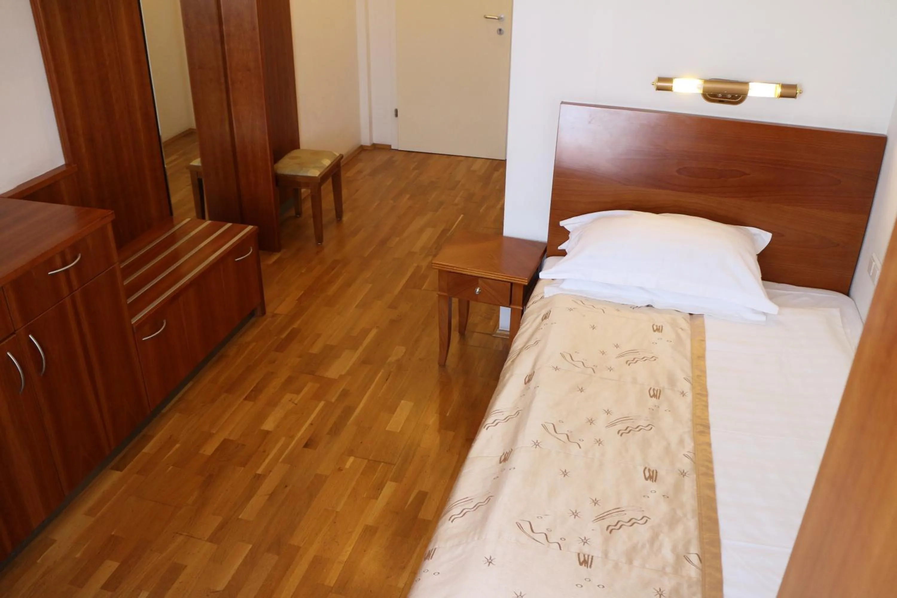 Bed in Hotel Wasserpalast - breakfast for free!!!