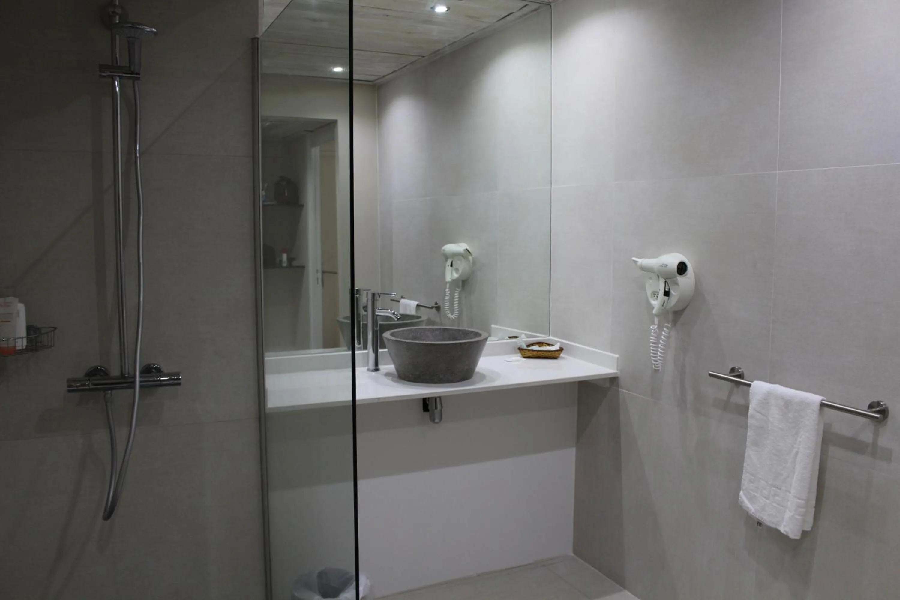 Shower in Hotel Fleur d'Epee