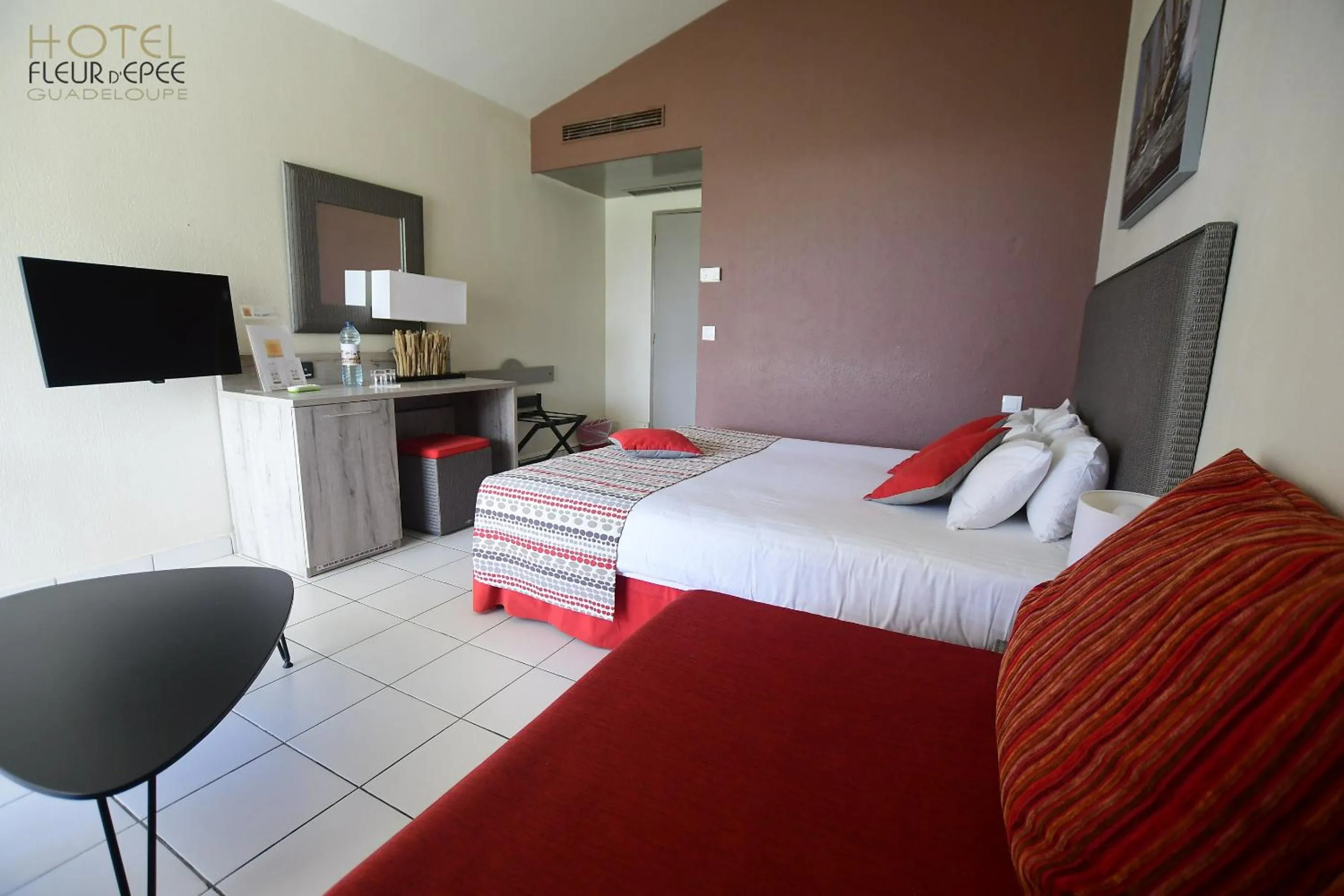 Bedroom, Bed in Hotel Fleur d'Epee