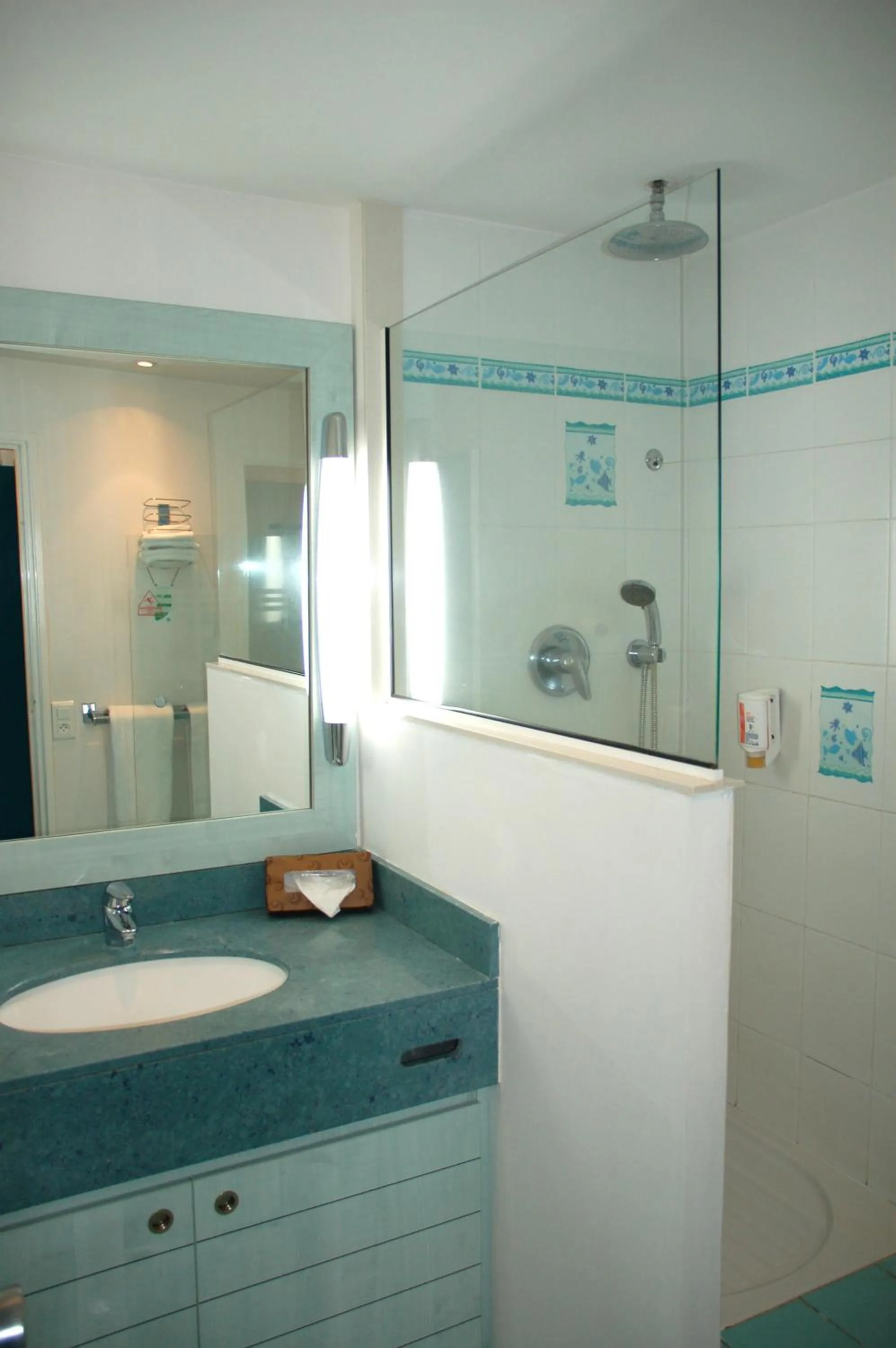 Shower in Hotel Fleur d'Epee