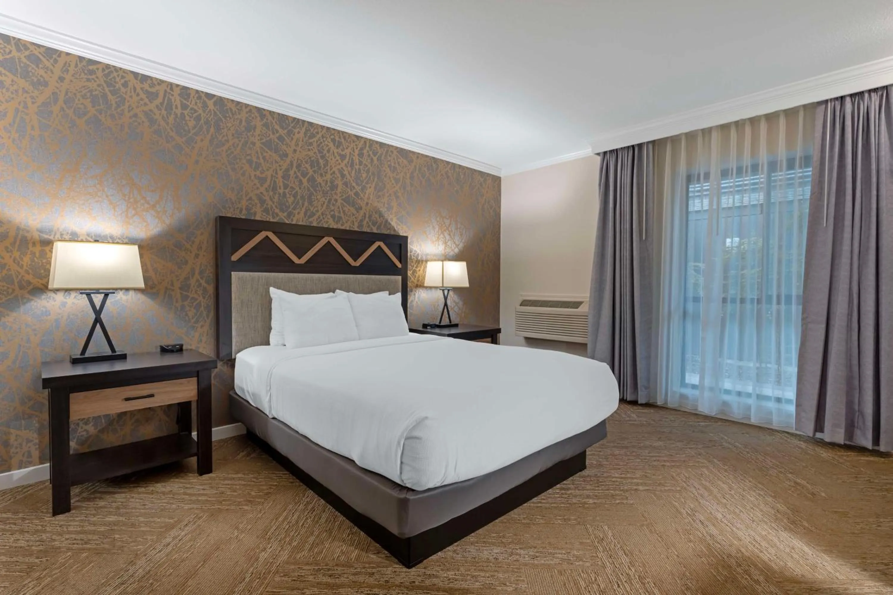 Bedroom, Bed in Best Western Plus Inn at the Vines