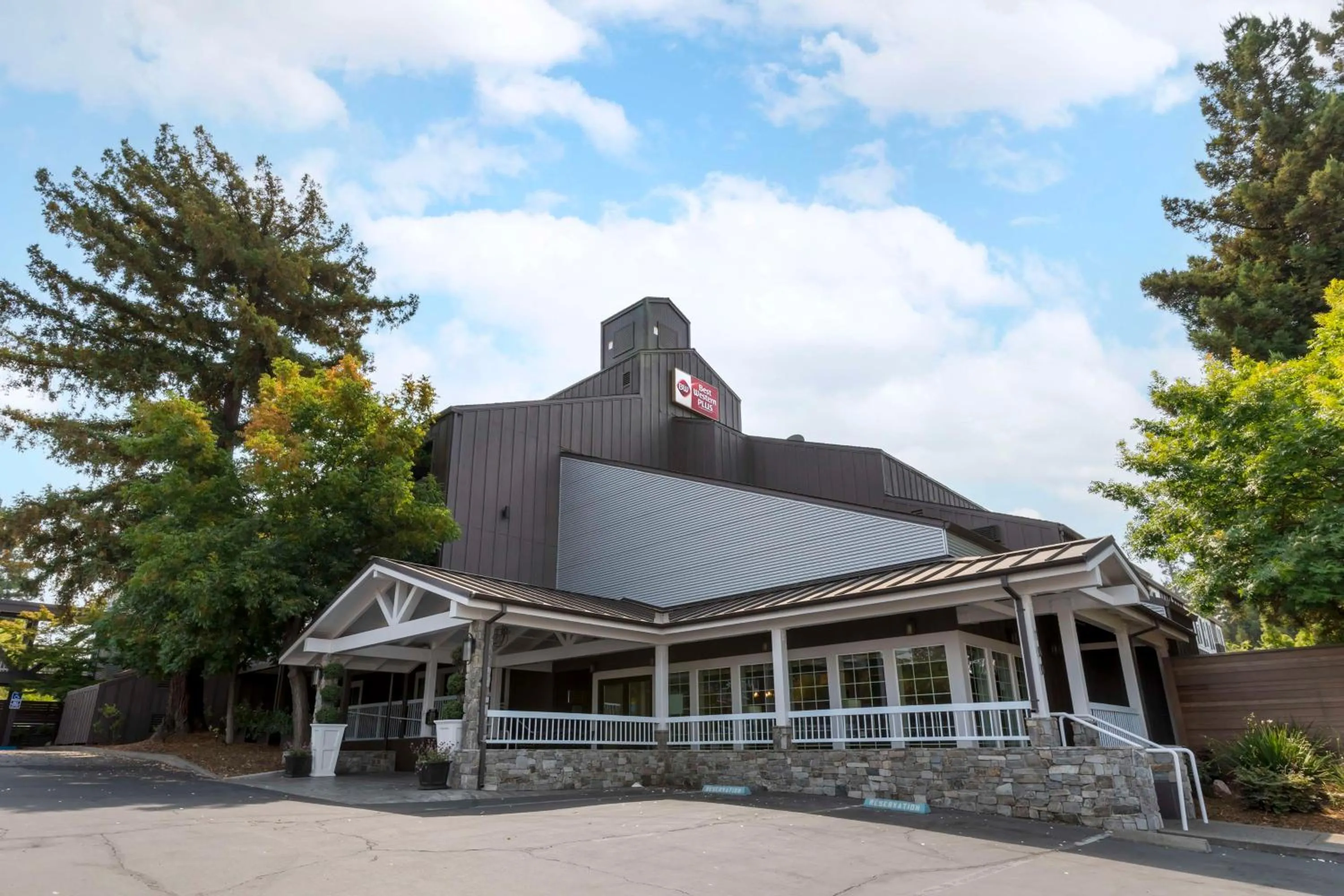 Property building in Best Western Plus Inn at the Vines