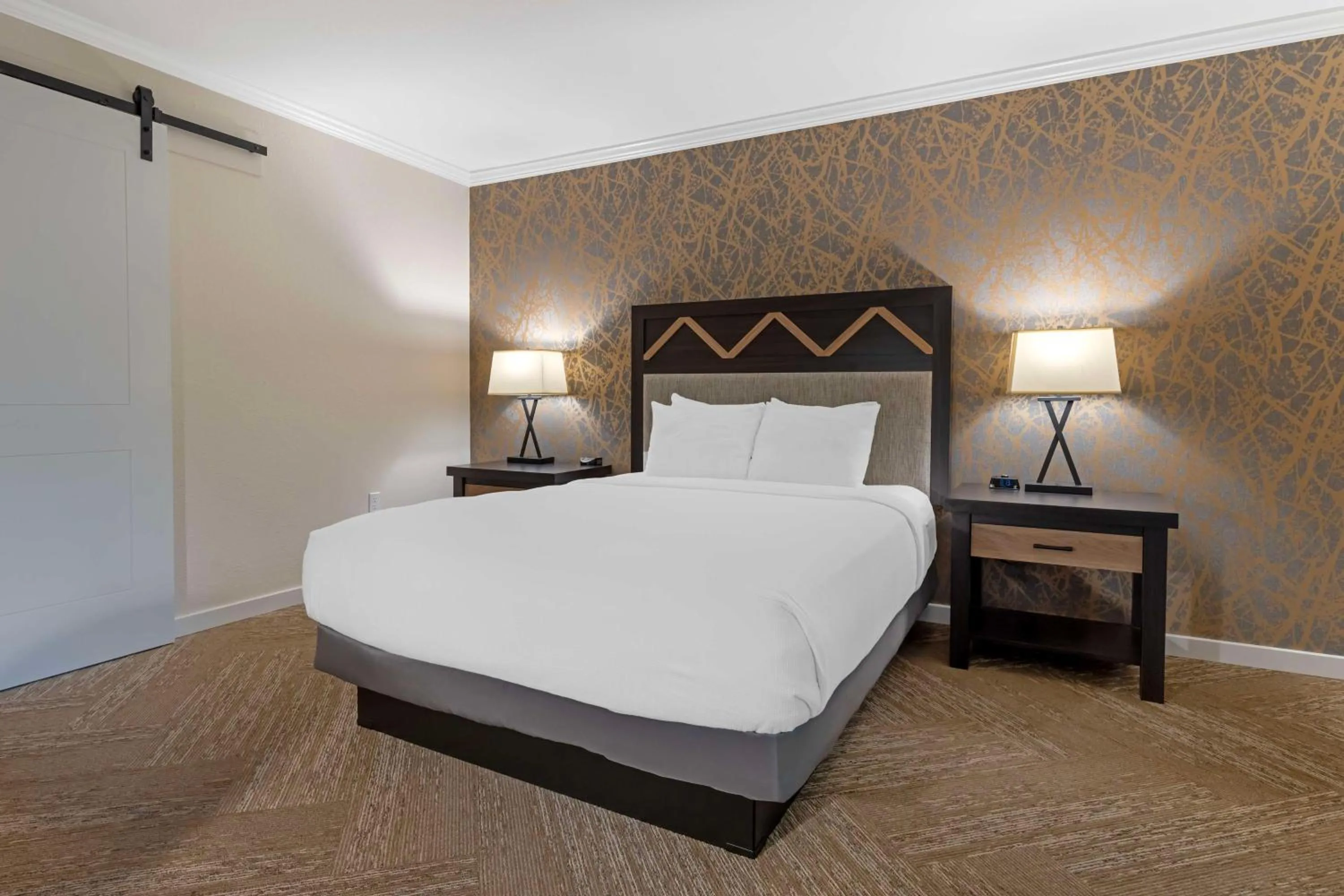 Bedroom, Bed in Best Western Plus Inn at the Vines