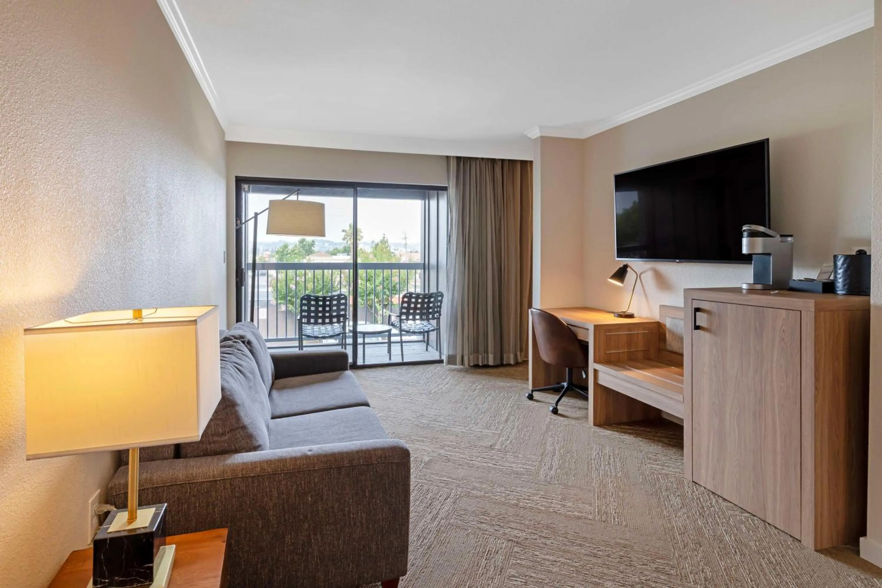 Bedroom in Best Western Plus Inn at the Vines