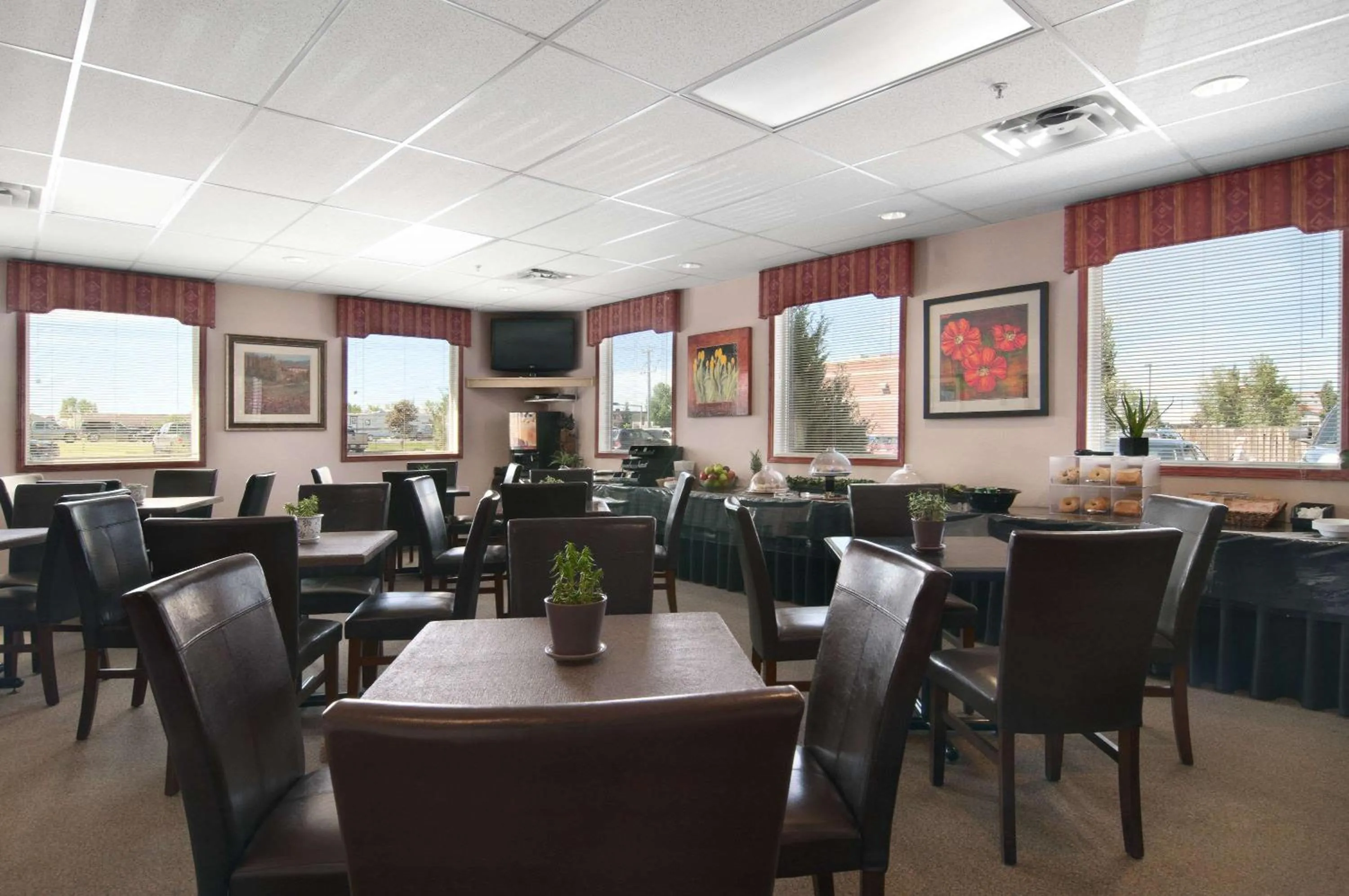 Restaurant/places to eat in Travelodge by Wyndham Stony Plain
