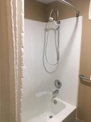 Shower in Boarders Inn & Suites by Cobblestone Hotels - Grand Island