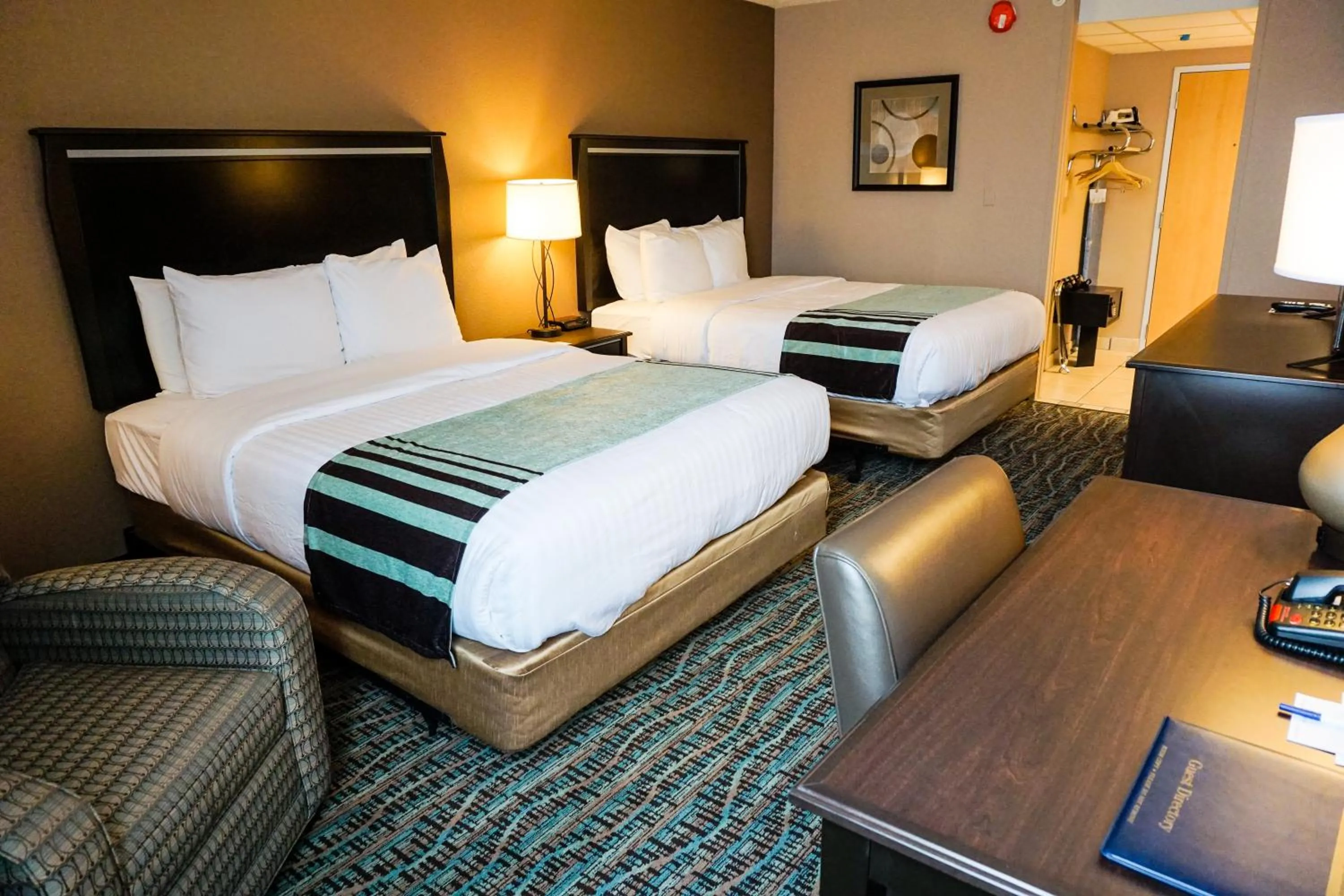 Bedroom in Boarders Inn & Suites by Cobblestone Hotels - Grand Island