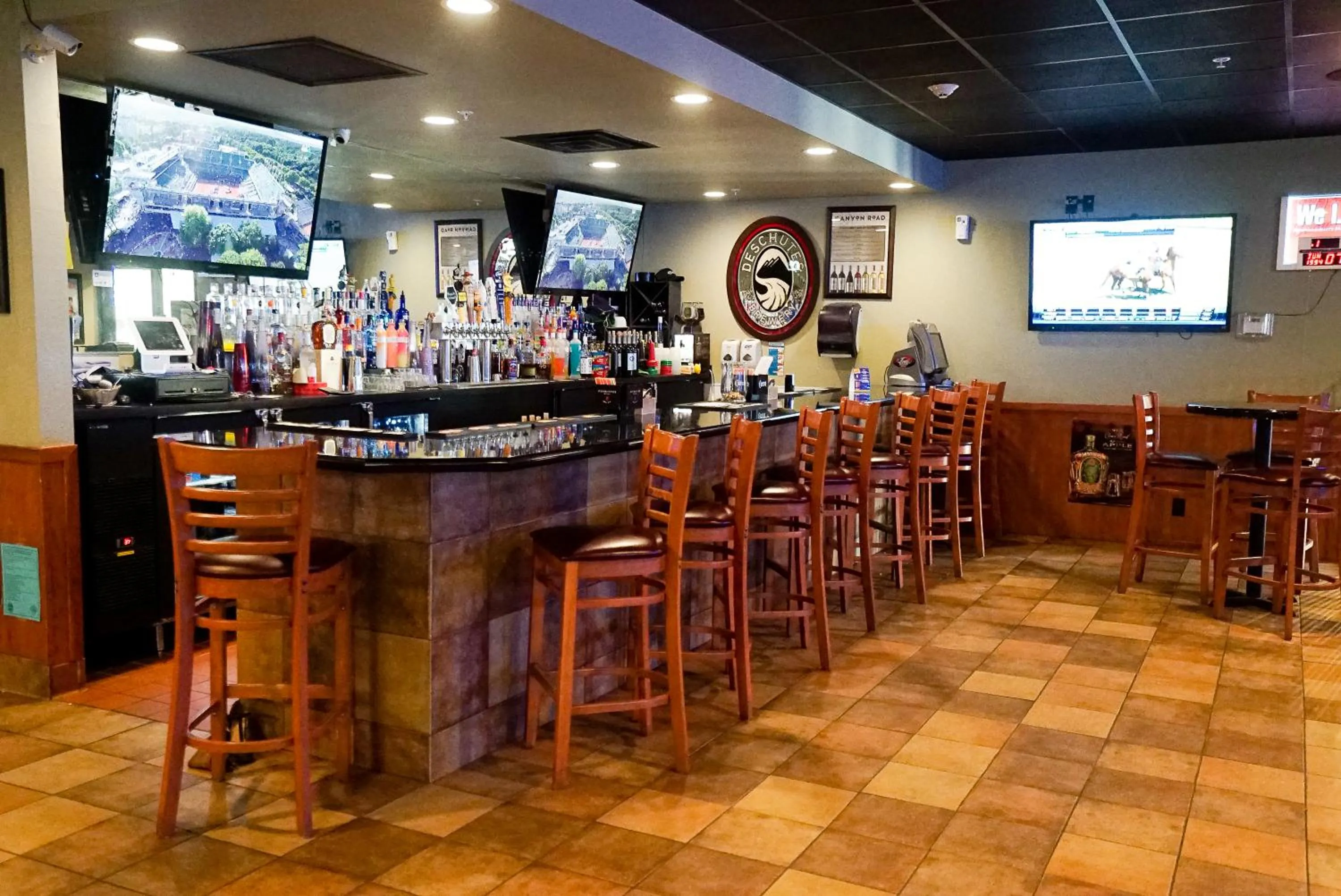 Lounge or bar in Boarders Inn & Suites by Cobblestone Hotels - Grand Island
