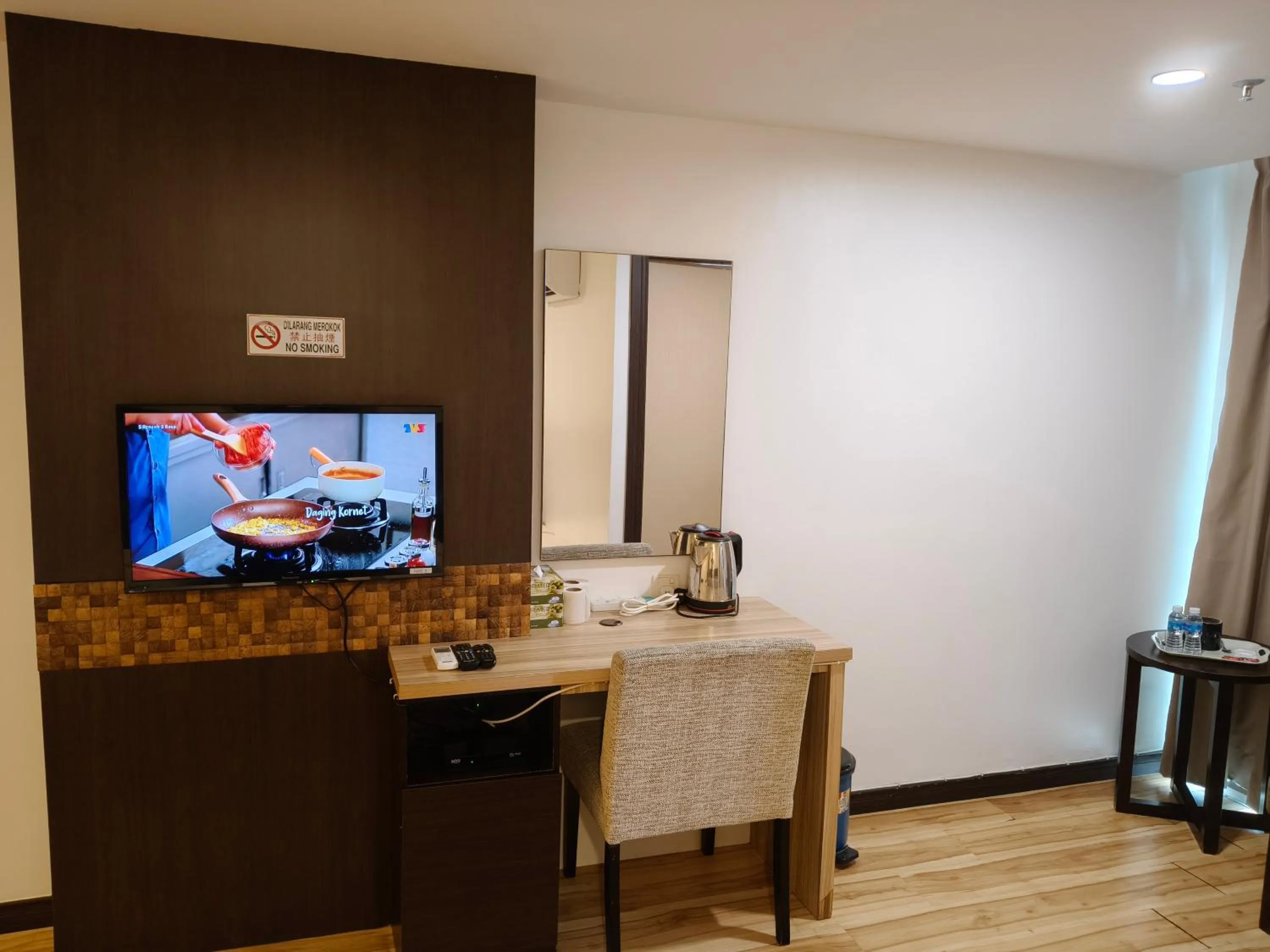 TV and multimedia in Classy Studio Apartment (KBCP)