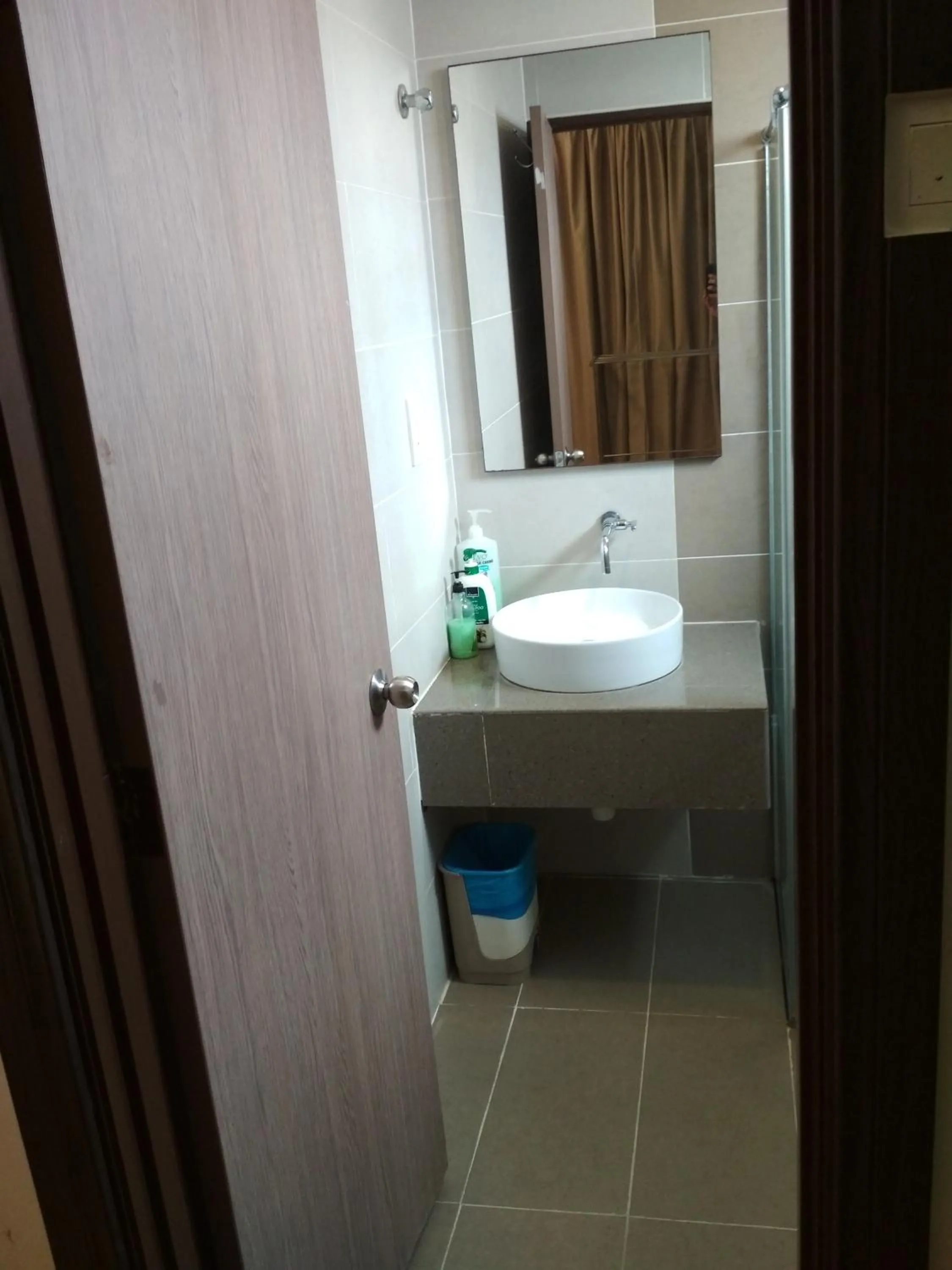 Shower in Classy Studio Apartment (KBCP)