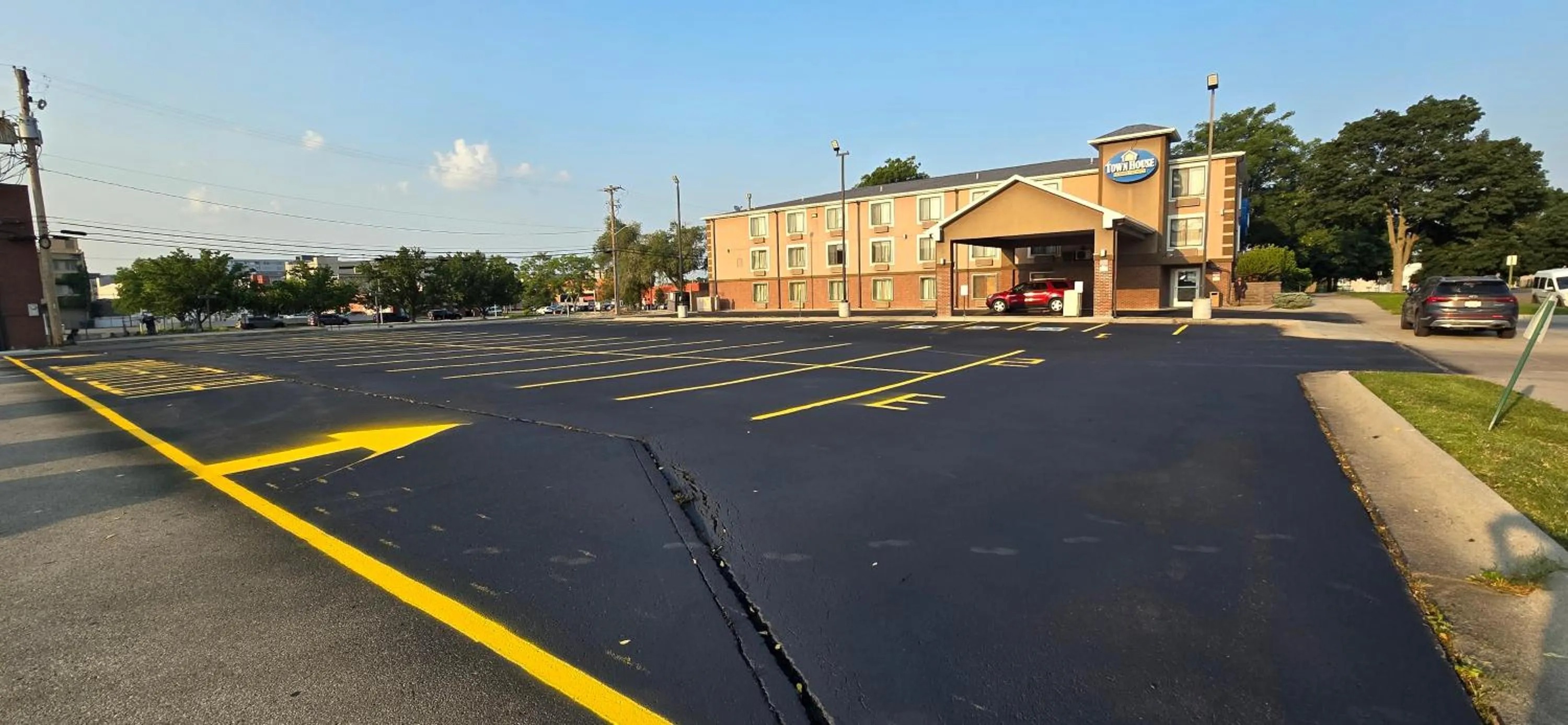 Property building in TownHouse Extended Stay Hotel Downtown