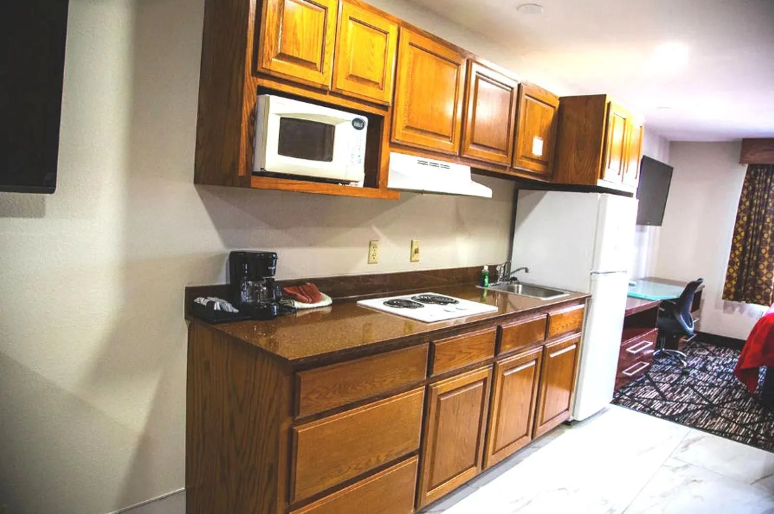 Kitchen or kitchenette in TownHouse Extended Stay Hotel Downtown