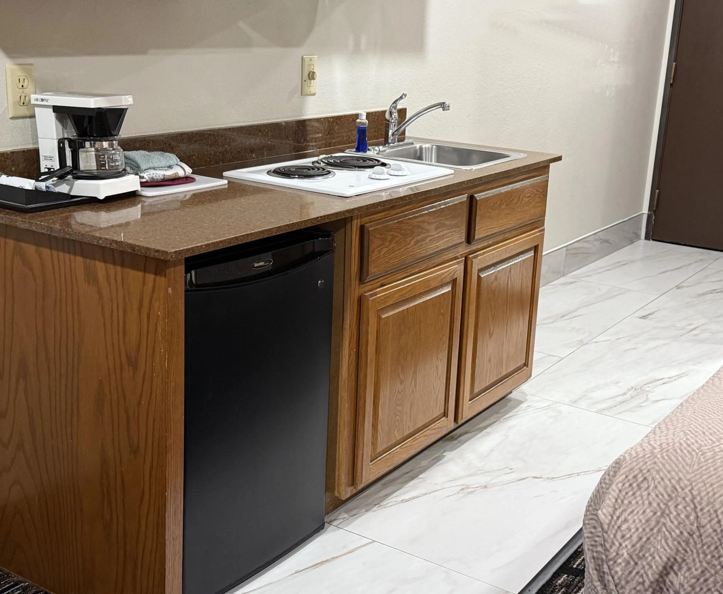 Kitchen or kitchenette in TownHouse Extended Stay Hotel Downtown