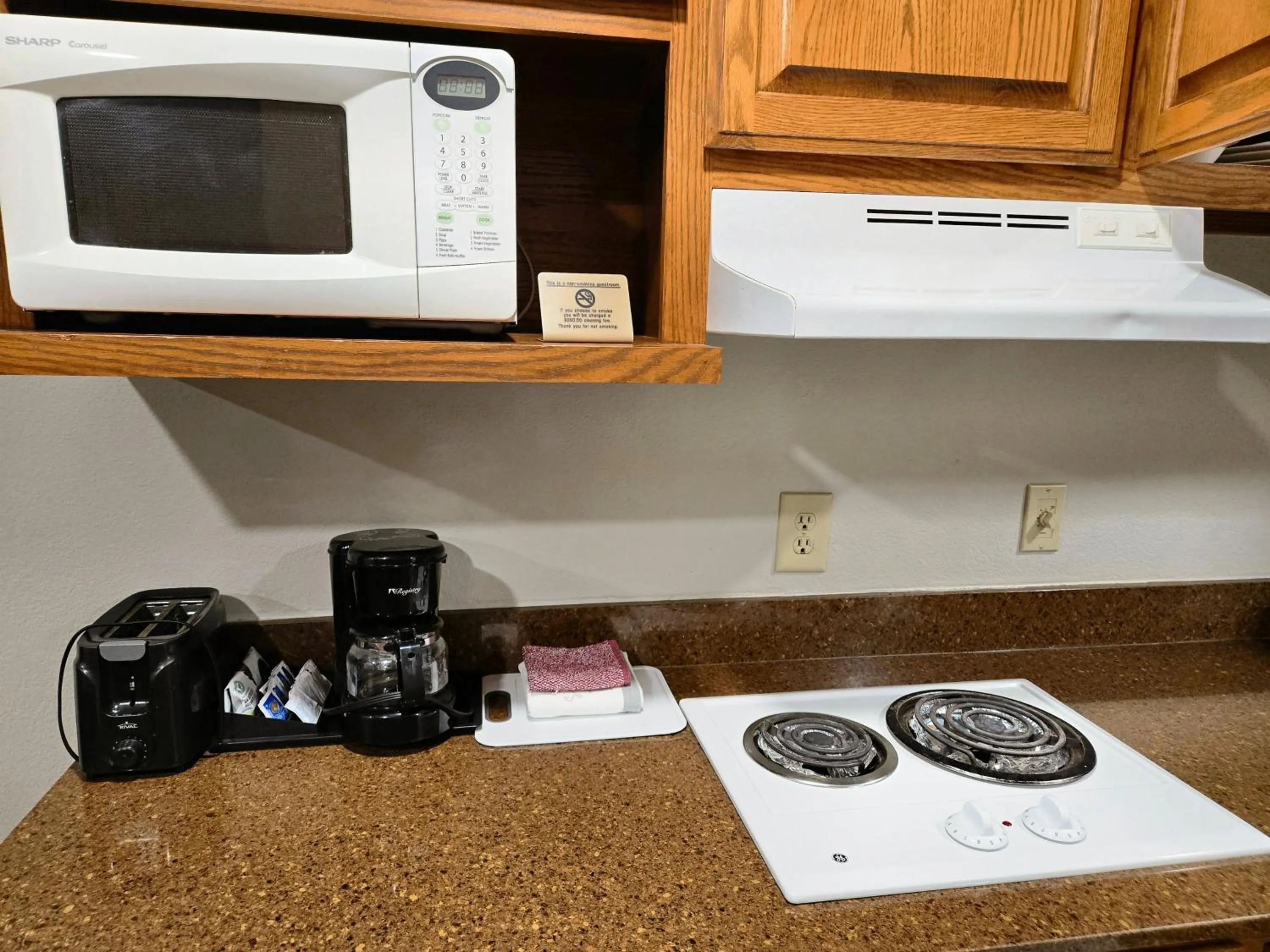 Coffee/tea facilities in TownHouse Extended Stay Hotel Downtown