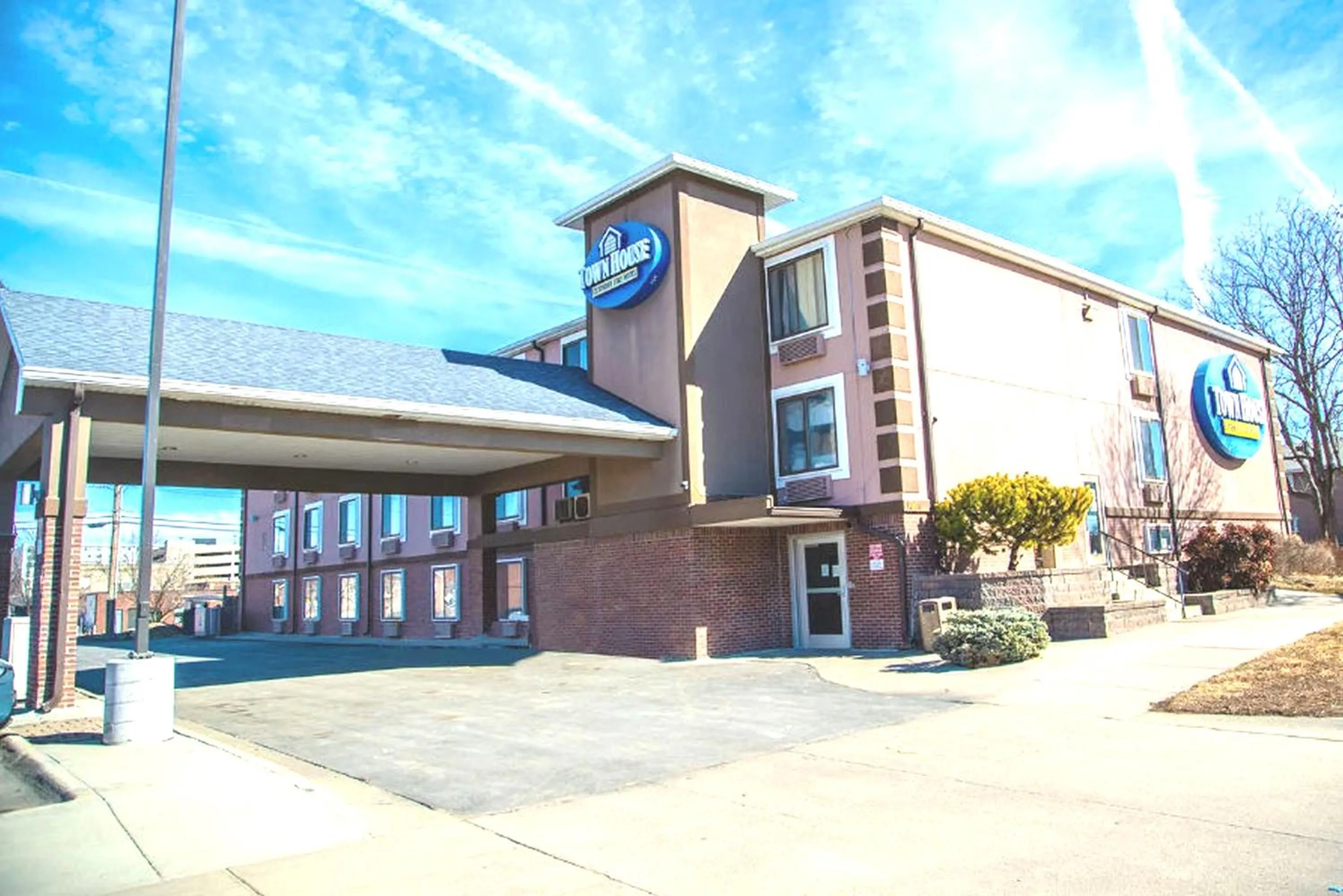 Property building in TownHouse Extended Stay Hotel Downtown