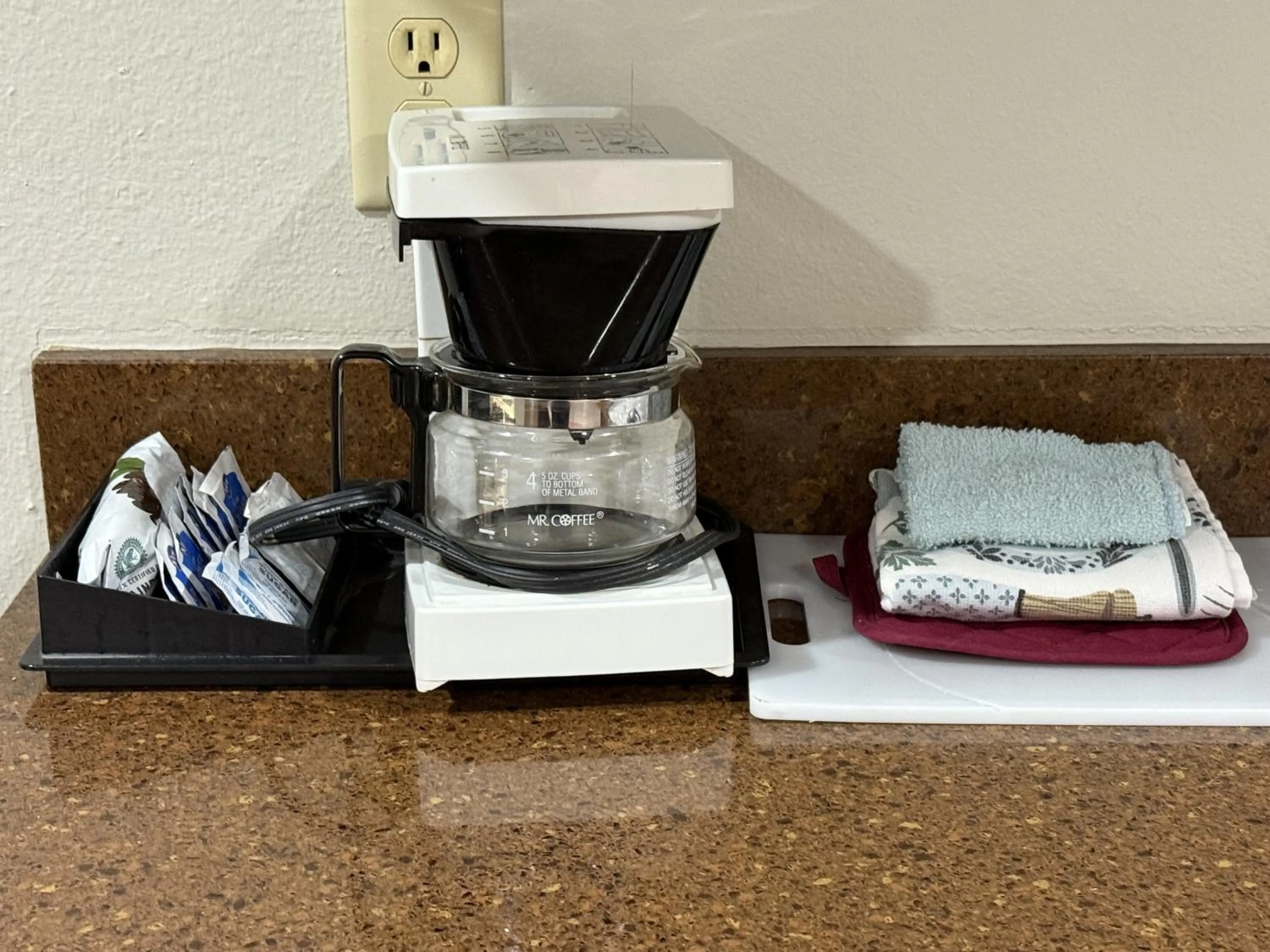 Coffee/tea facilities in TownHouse Extended Stay Hotel Downtown