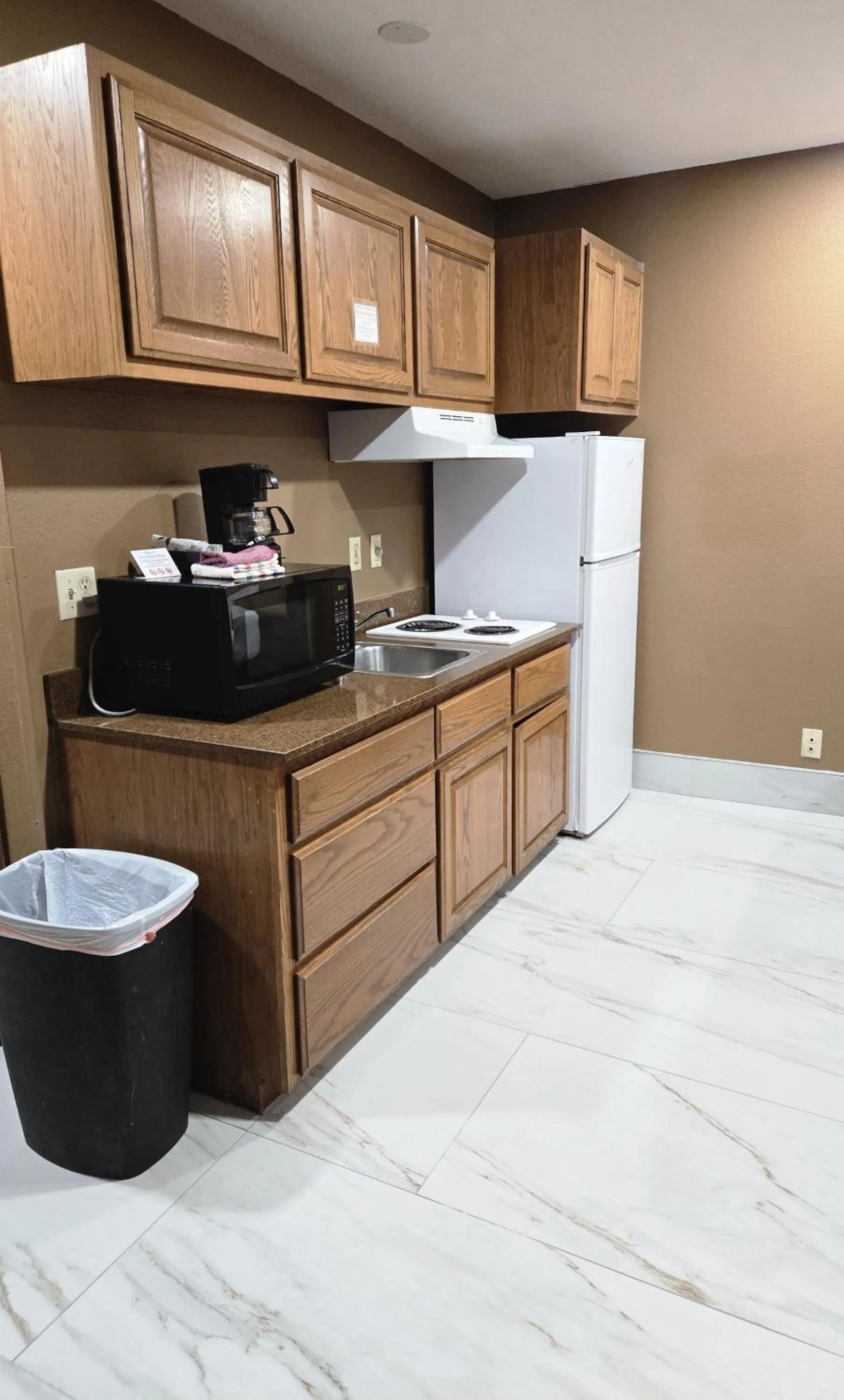 Kitchen or kitchenette in TownHouse Extended Stay Hotel Downtown