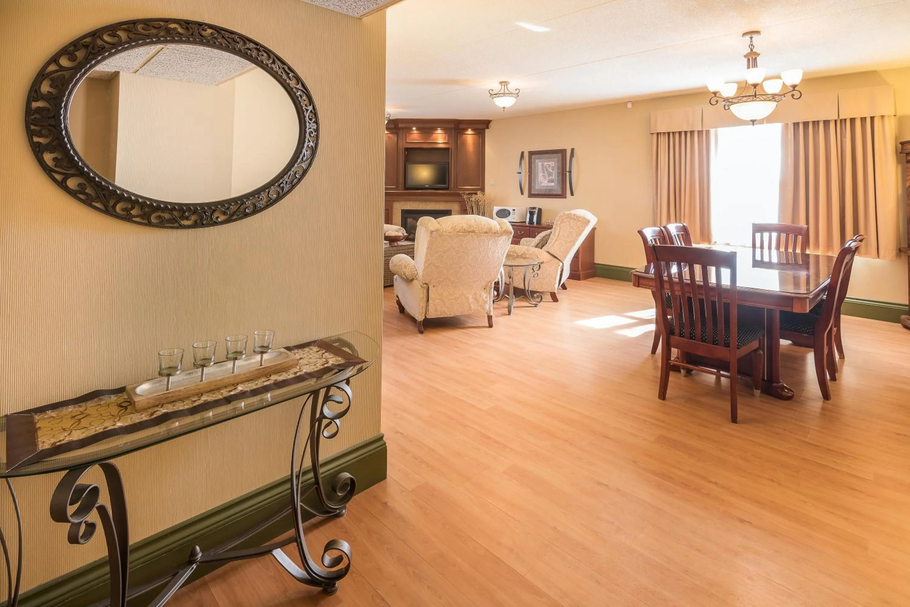 Living room in Ramada by Wyndham Thunder Bay Airlane Hotel