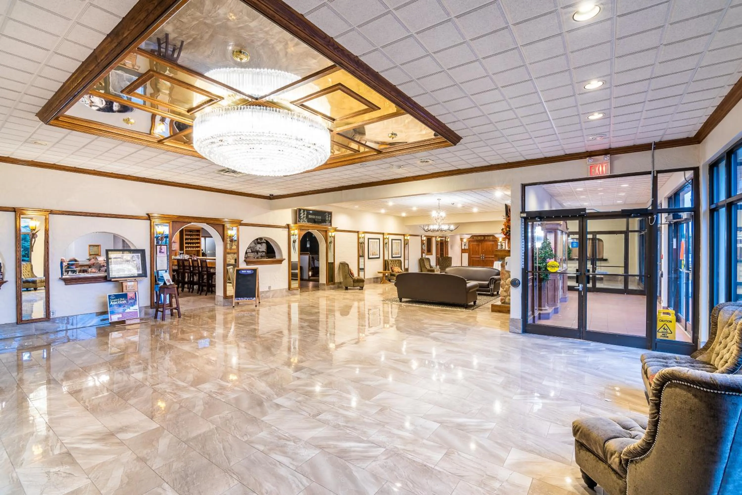 Facade/entrance in Ramada by Wyndham Thunder Bay Airlane Hotel