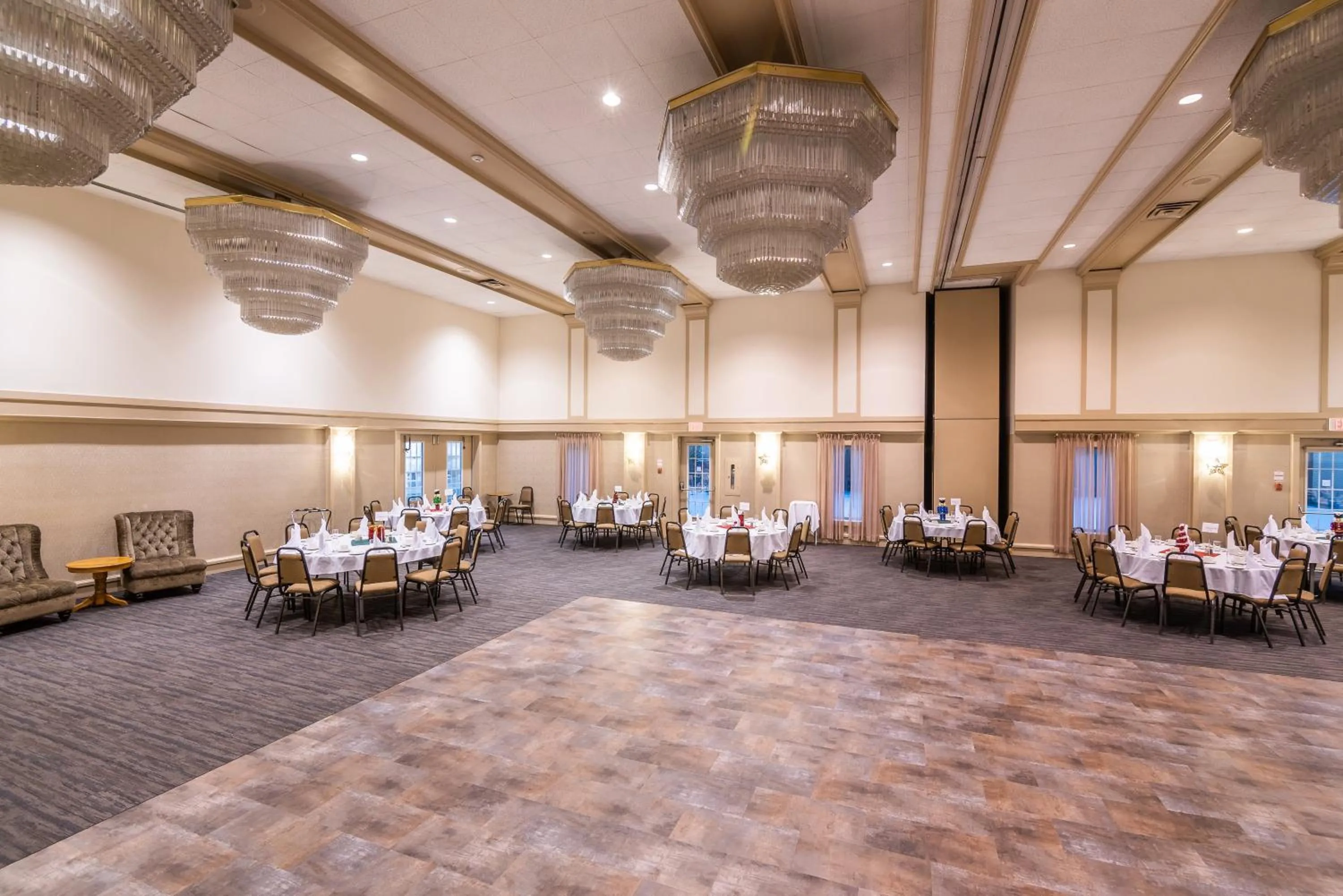 Banquet/Function facilities in Ramada by Wyndham Thunder Bay Airlane Hotel