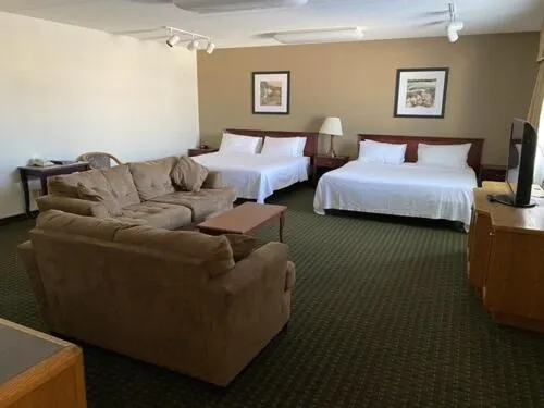 Photo of the whole room, Bed in Ramada by Wyndham Thunder Bay Airlane Hotel