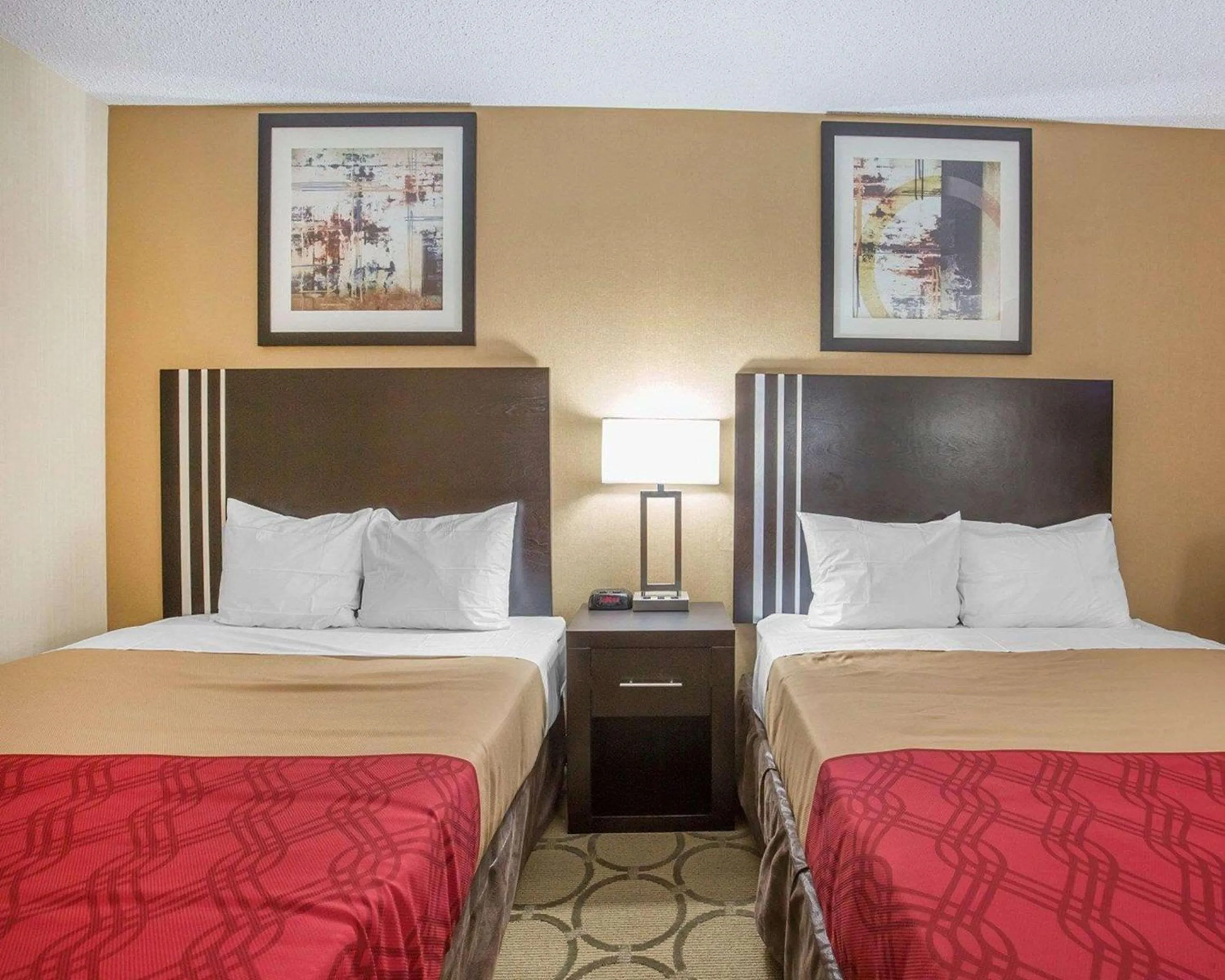 Photo of the whole room, Bed in Econo Lodge