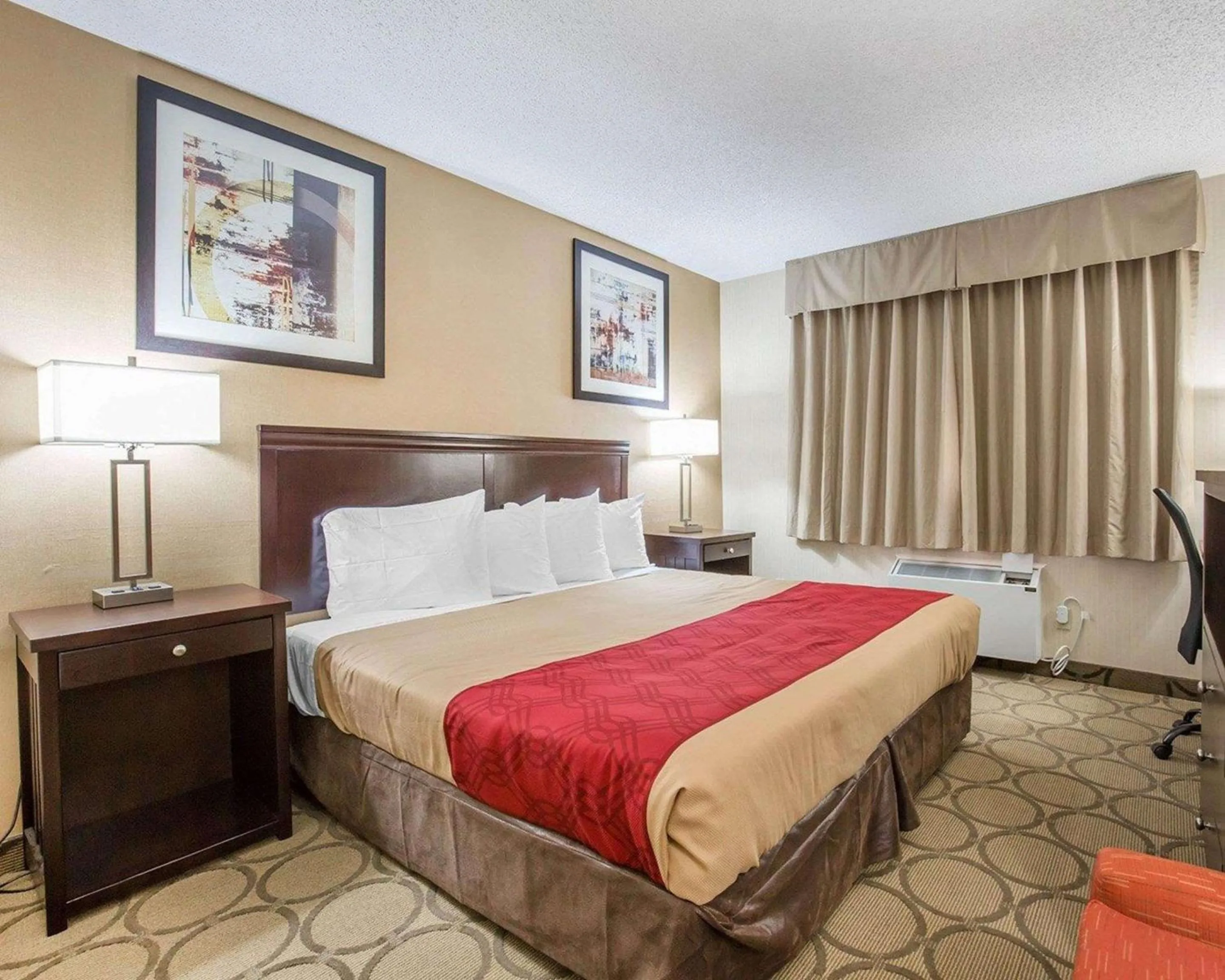 Photo of the whole room, Bed in Econo Lodge