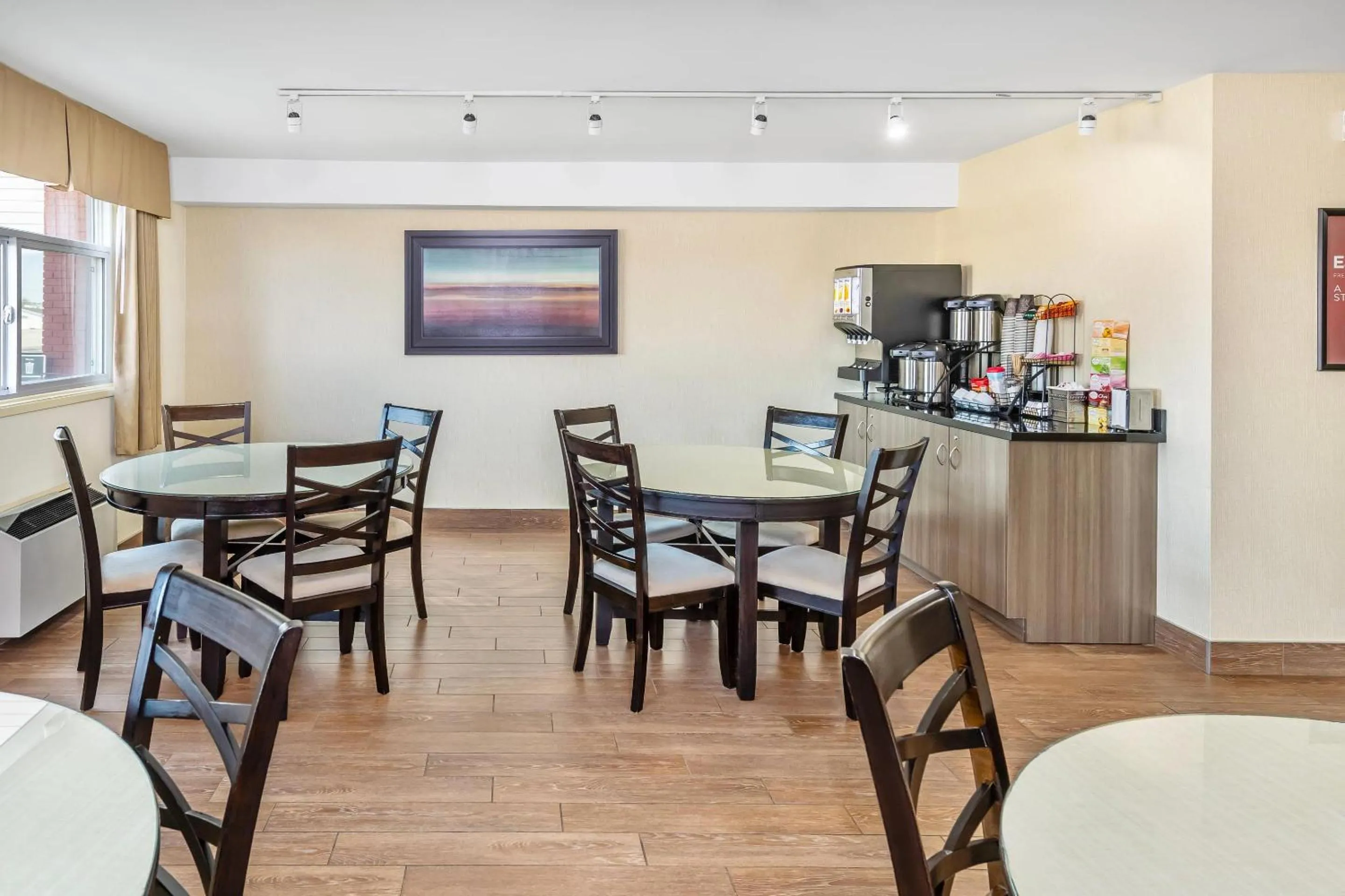 Breakfast in Econo Lodge