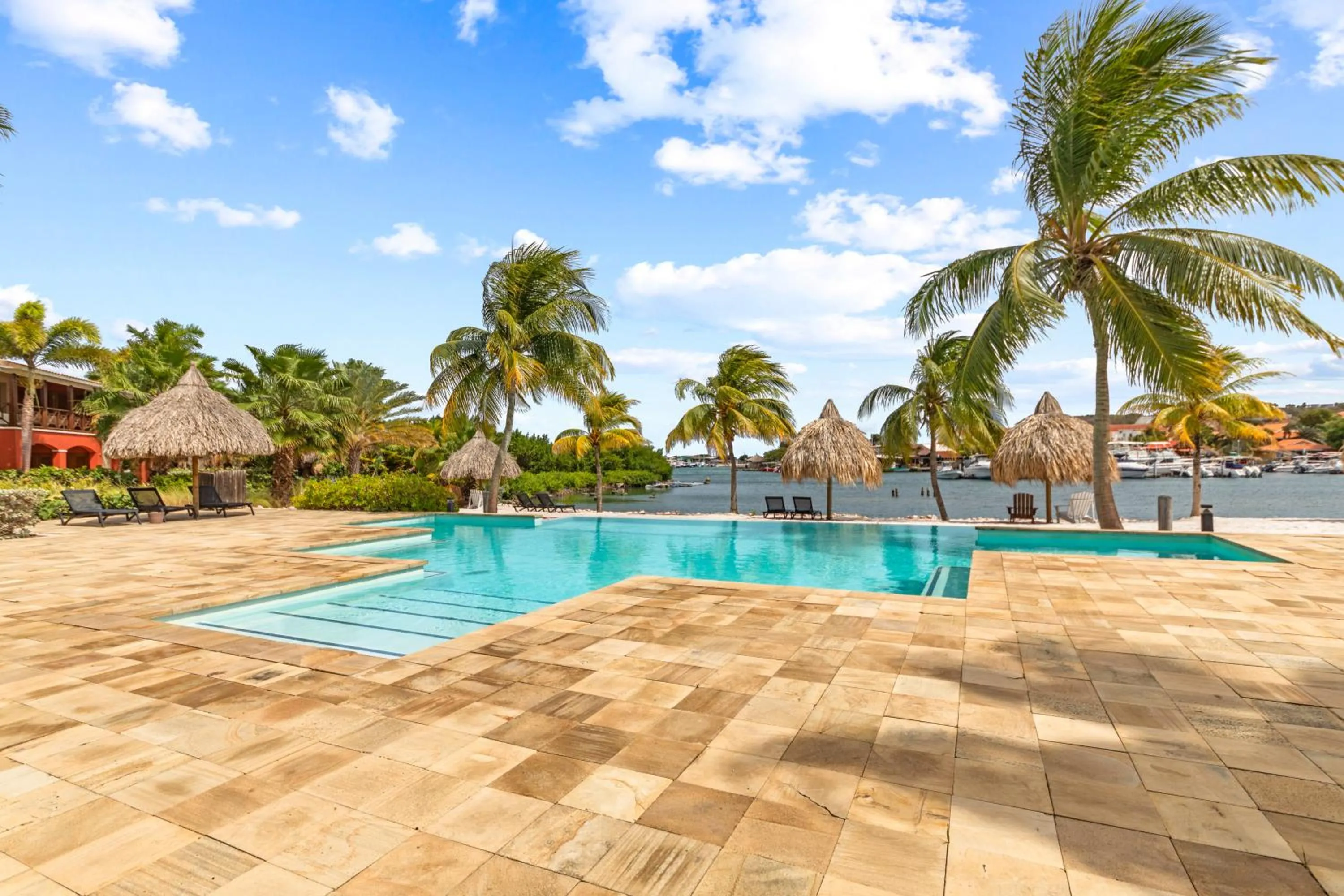 Swimming pool in Spanish Water View Apartments - Jan Thiel area