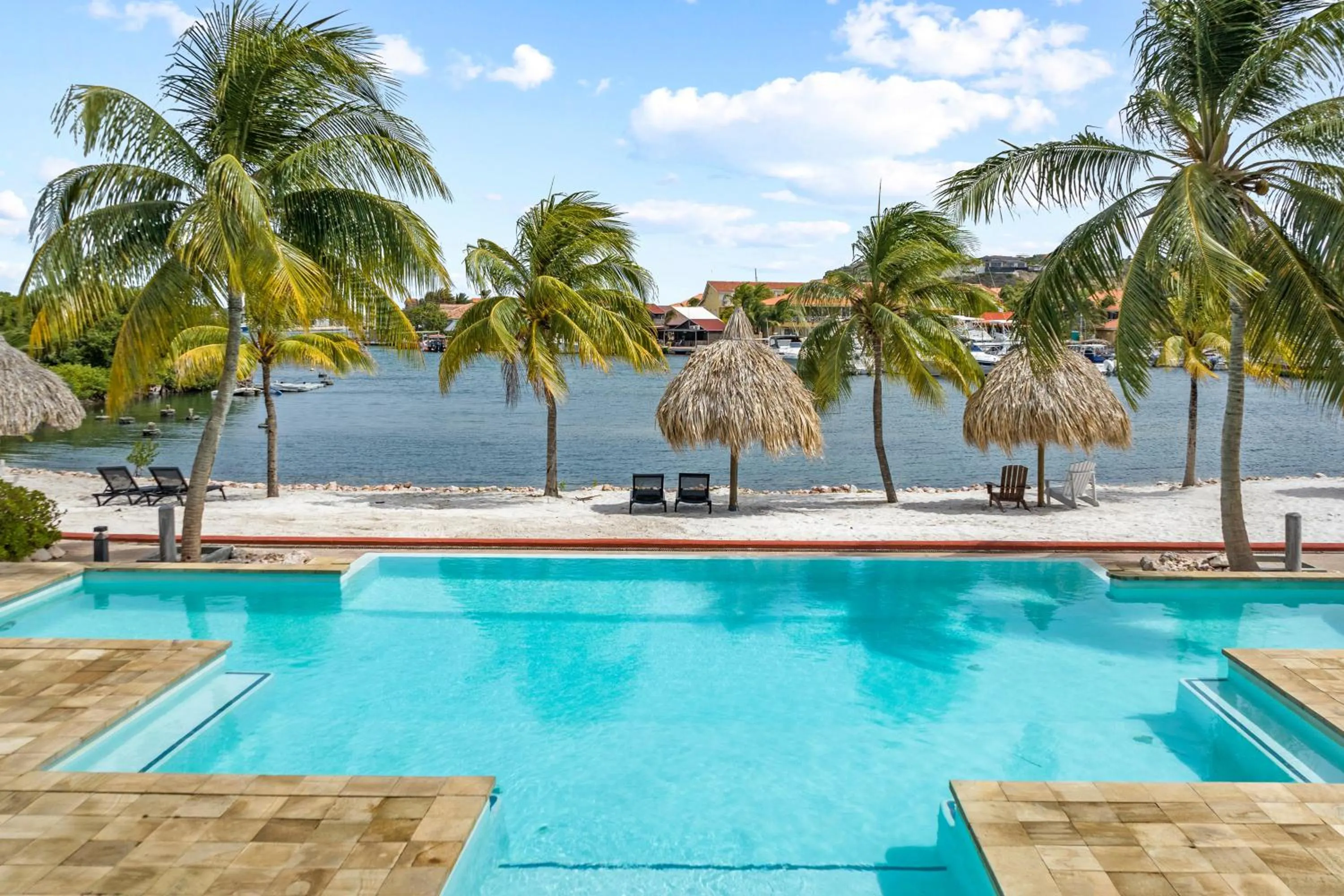 Swimming pool in Spanish Water View Apartments - Jan Thiel area