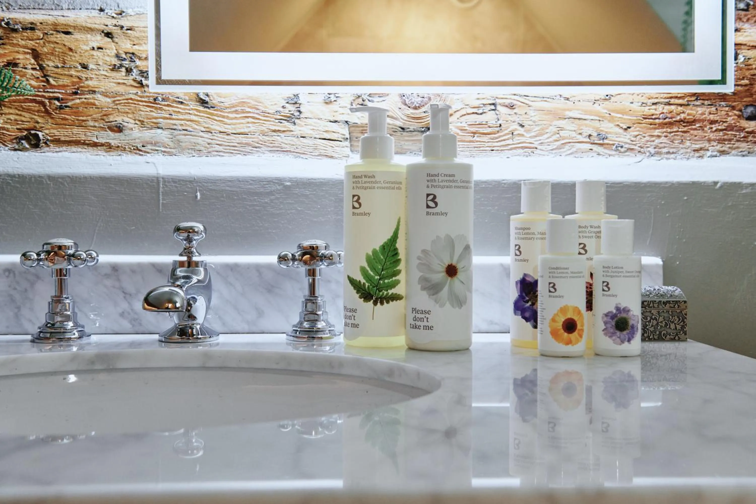 Bathroom in Hare and Hounds - Newbury