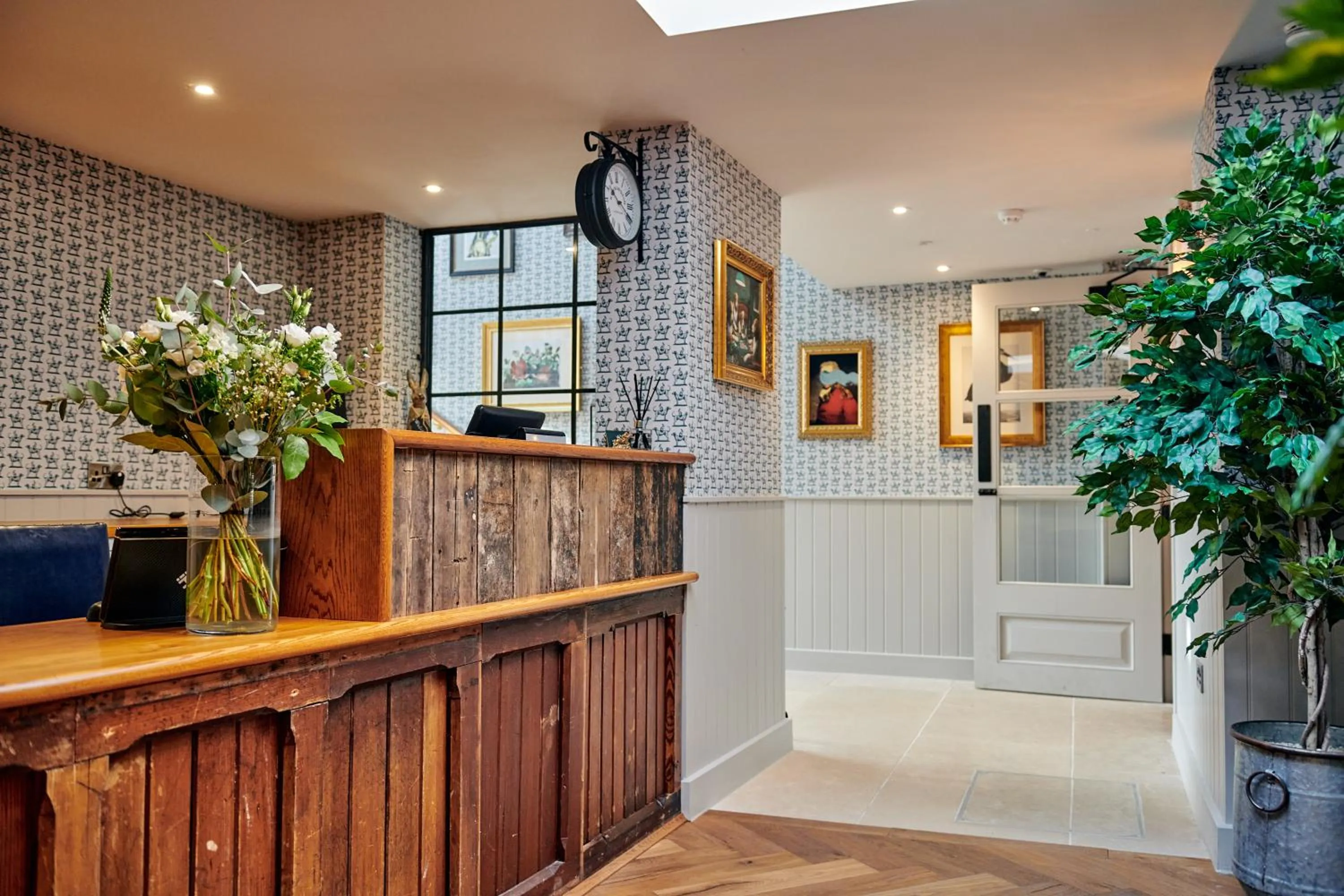 Lobby or reception in Hare and Hounds - Newbury