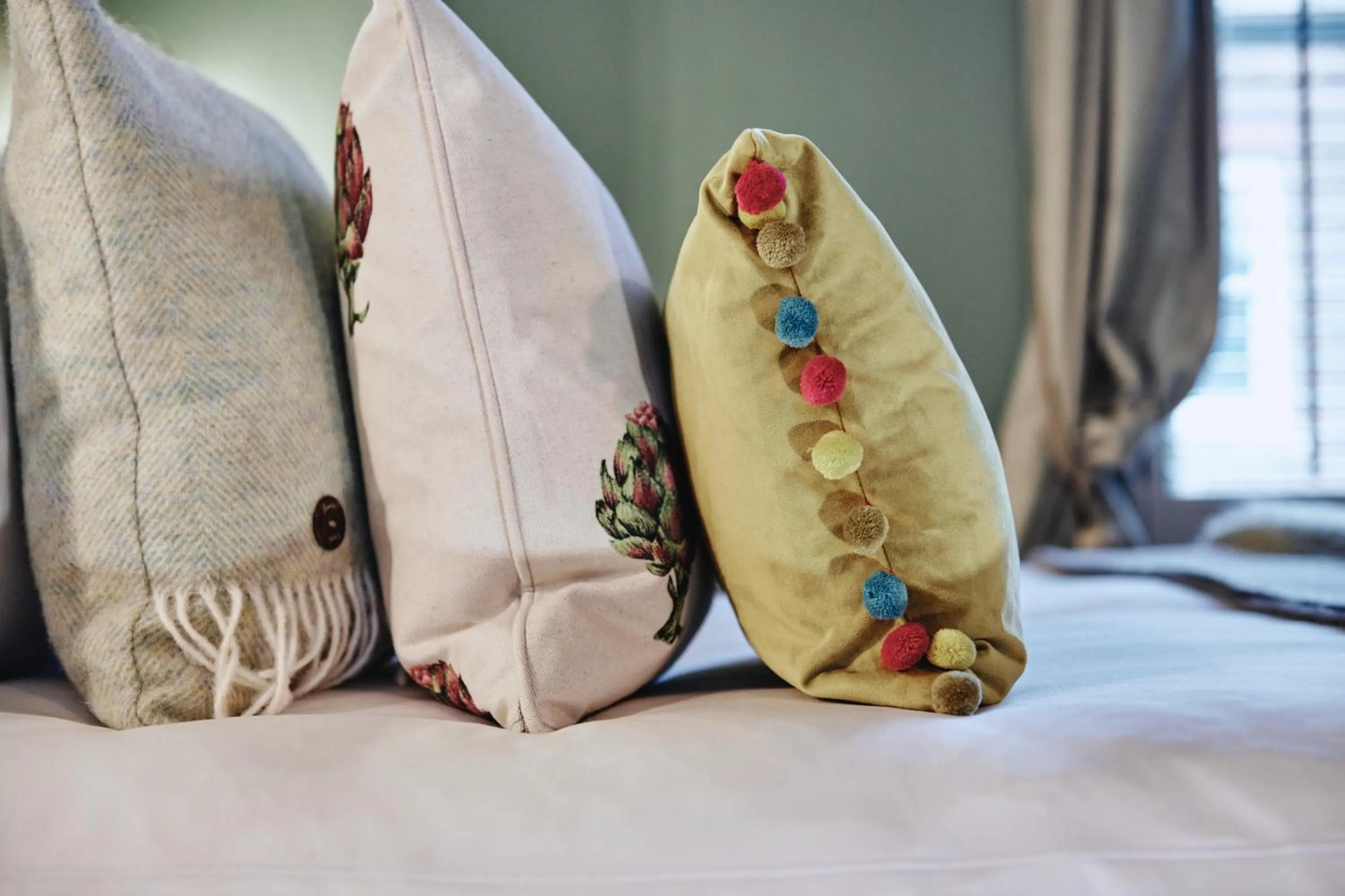 Bedroom, Bed in Hare and Hounds - Newbury