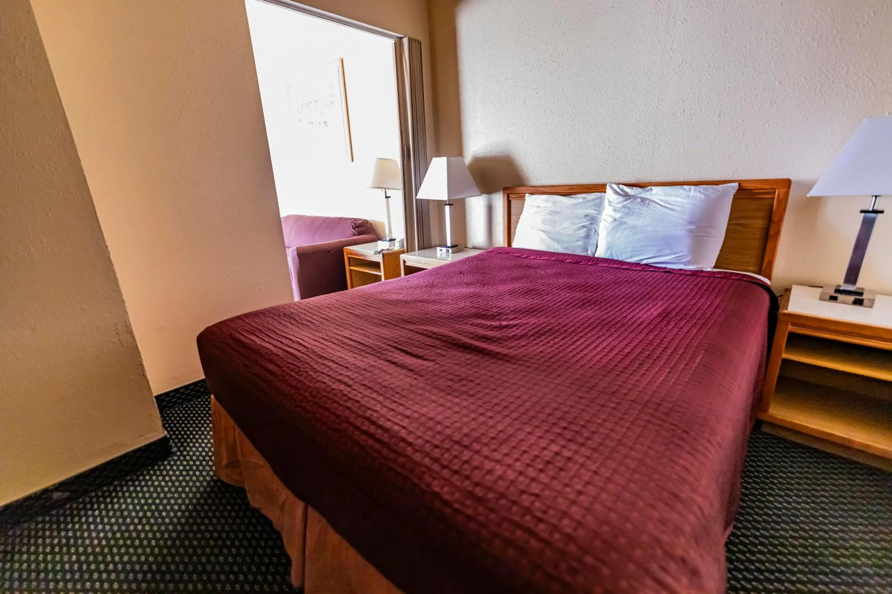 Bed in Four Winds Motel