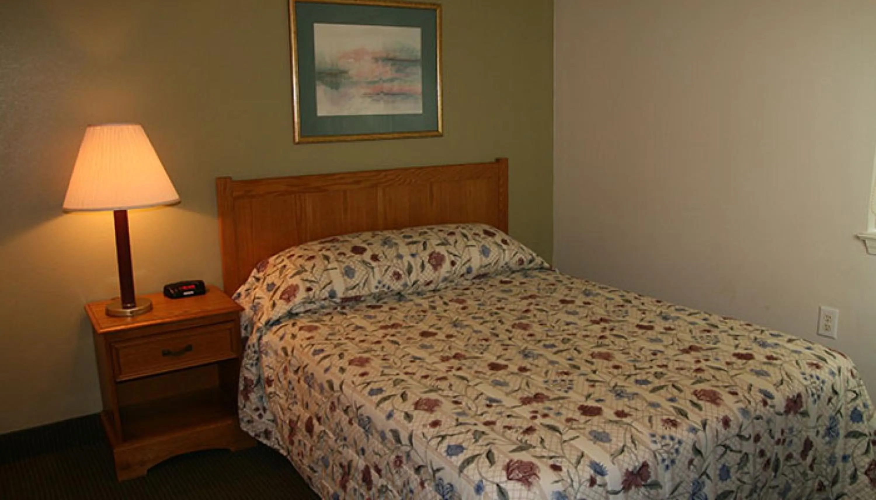 Bed in Affordable Suites Lexington