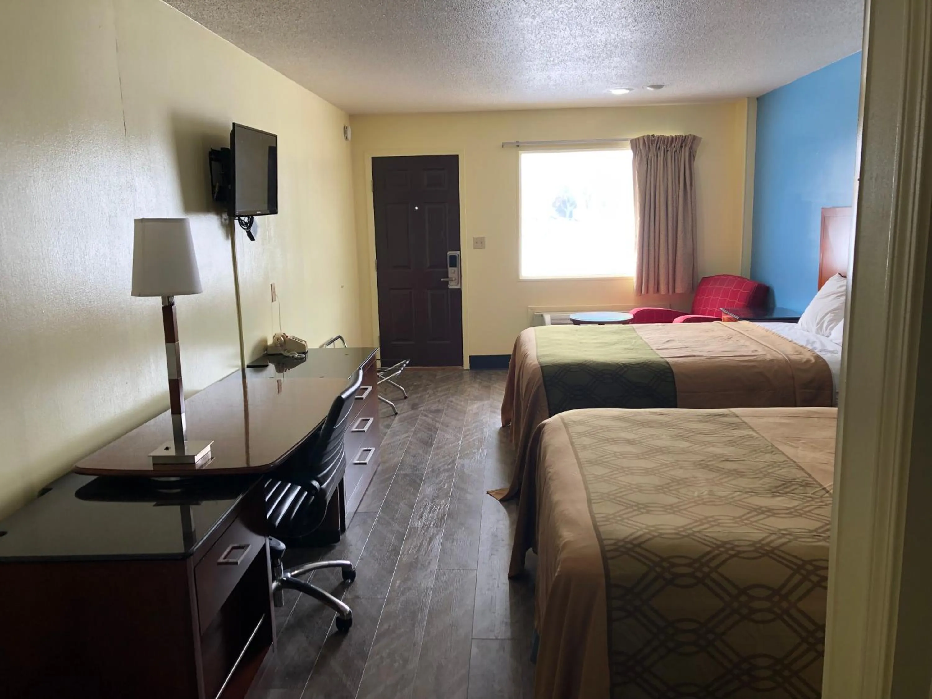 Photo of the whole room, Bed in Western Inn South