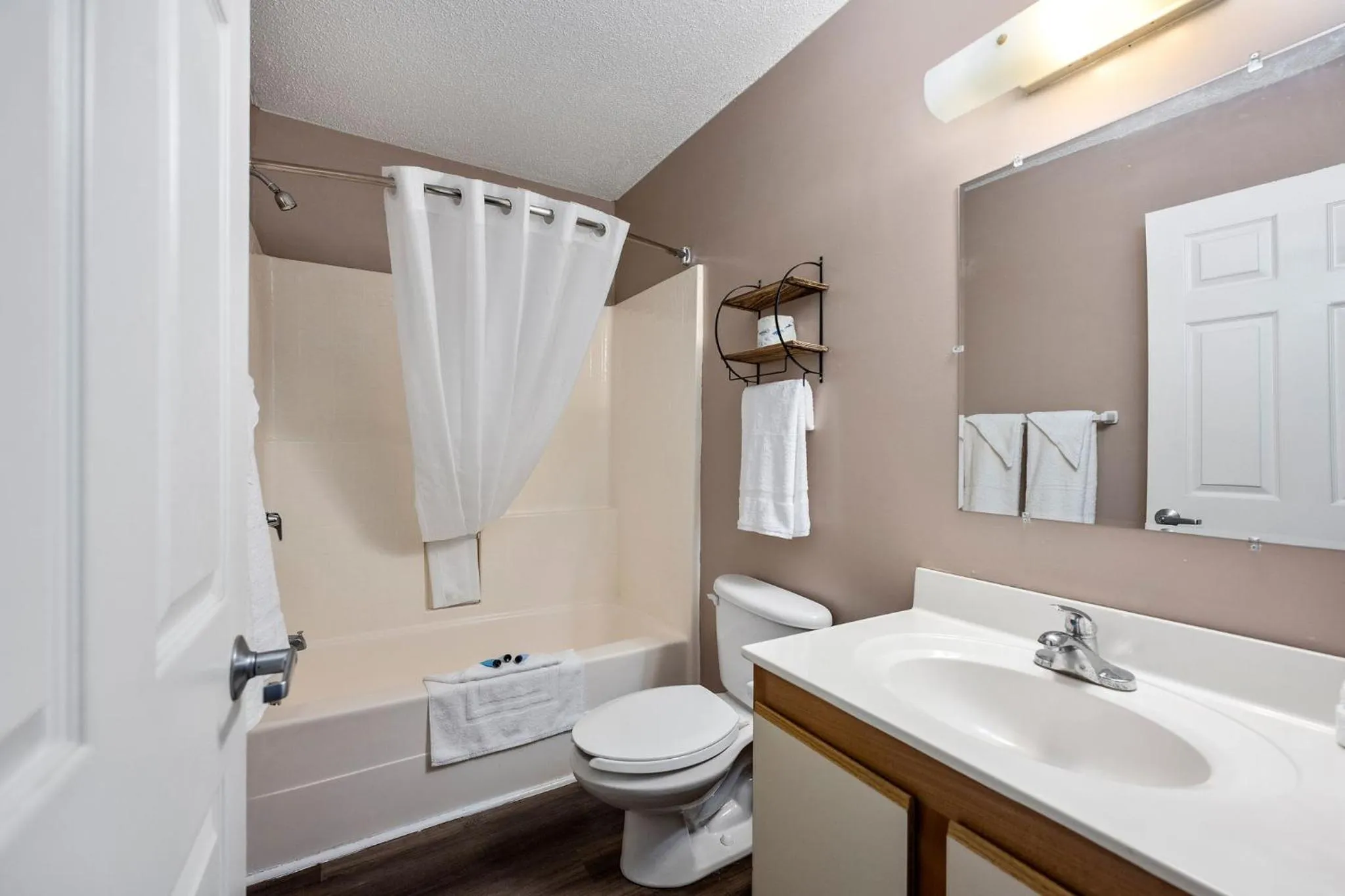 Shower in Affordable Suites Greenville