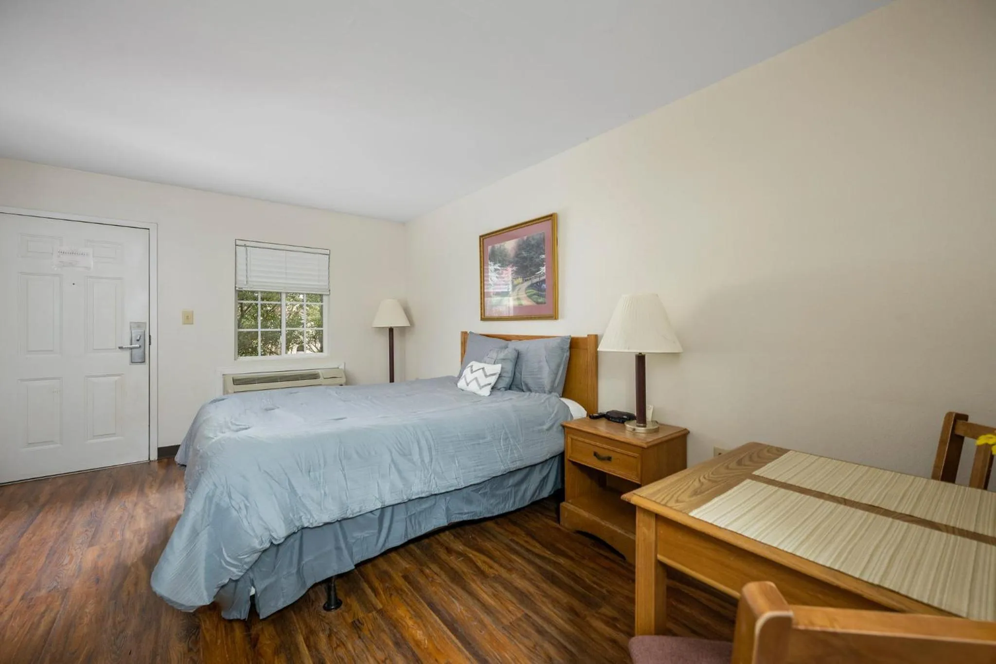 Bed in Affordable Suites Greenville