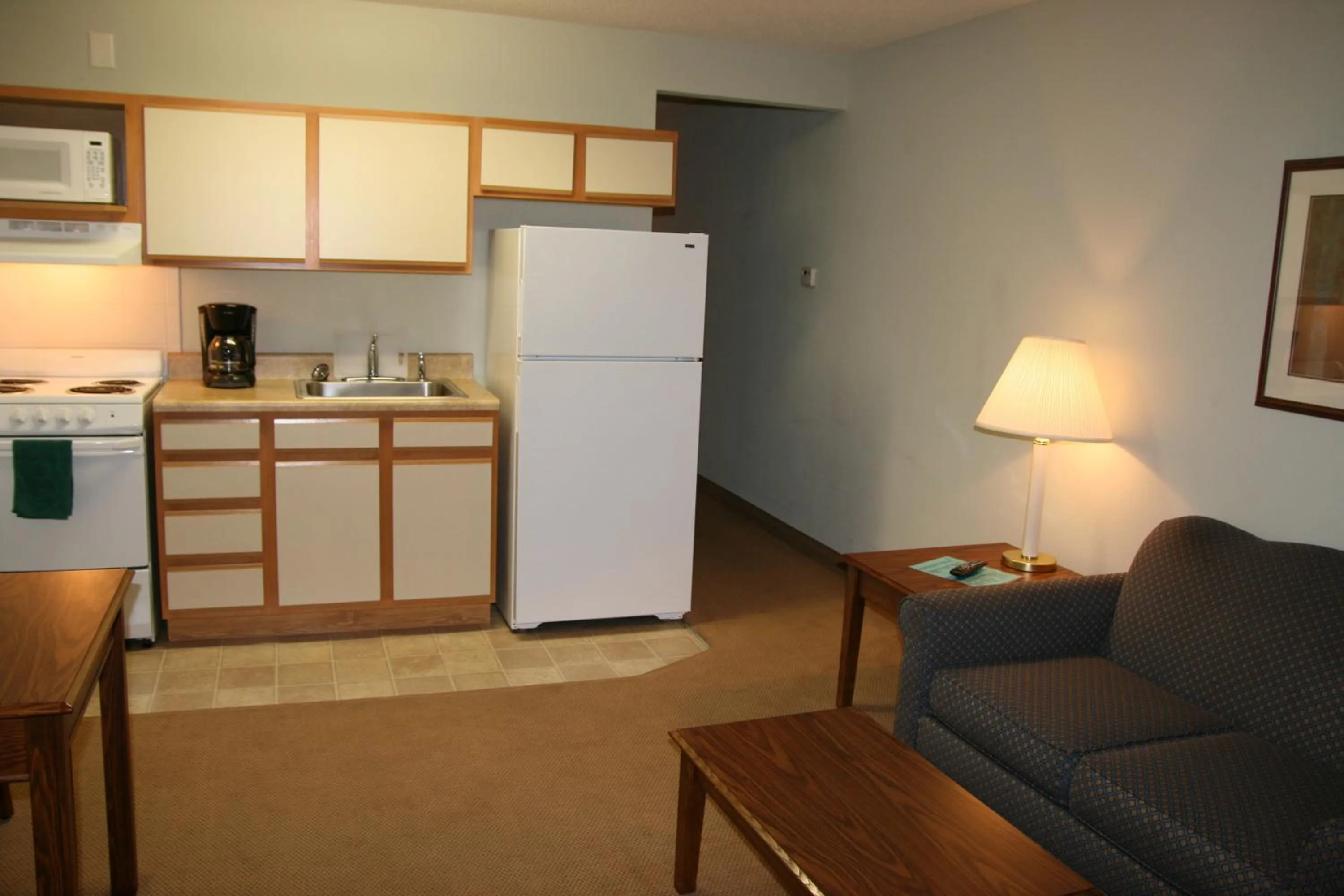 Coffee/tea facilities in Affordable Suites Salisbury