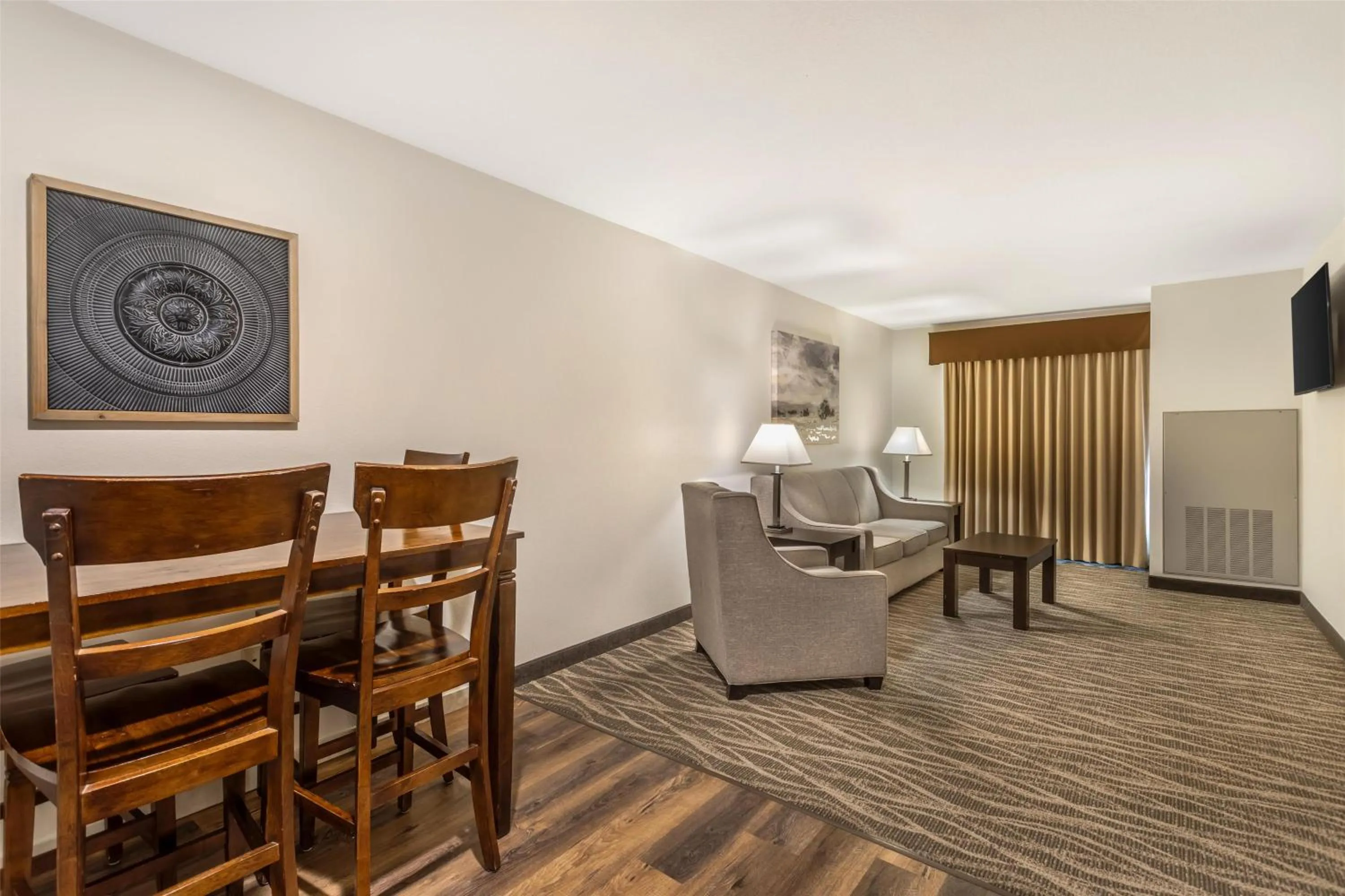 Bedroom in Best Western Plus Valdosta Hotel & Suites