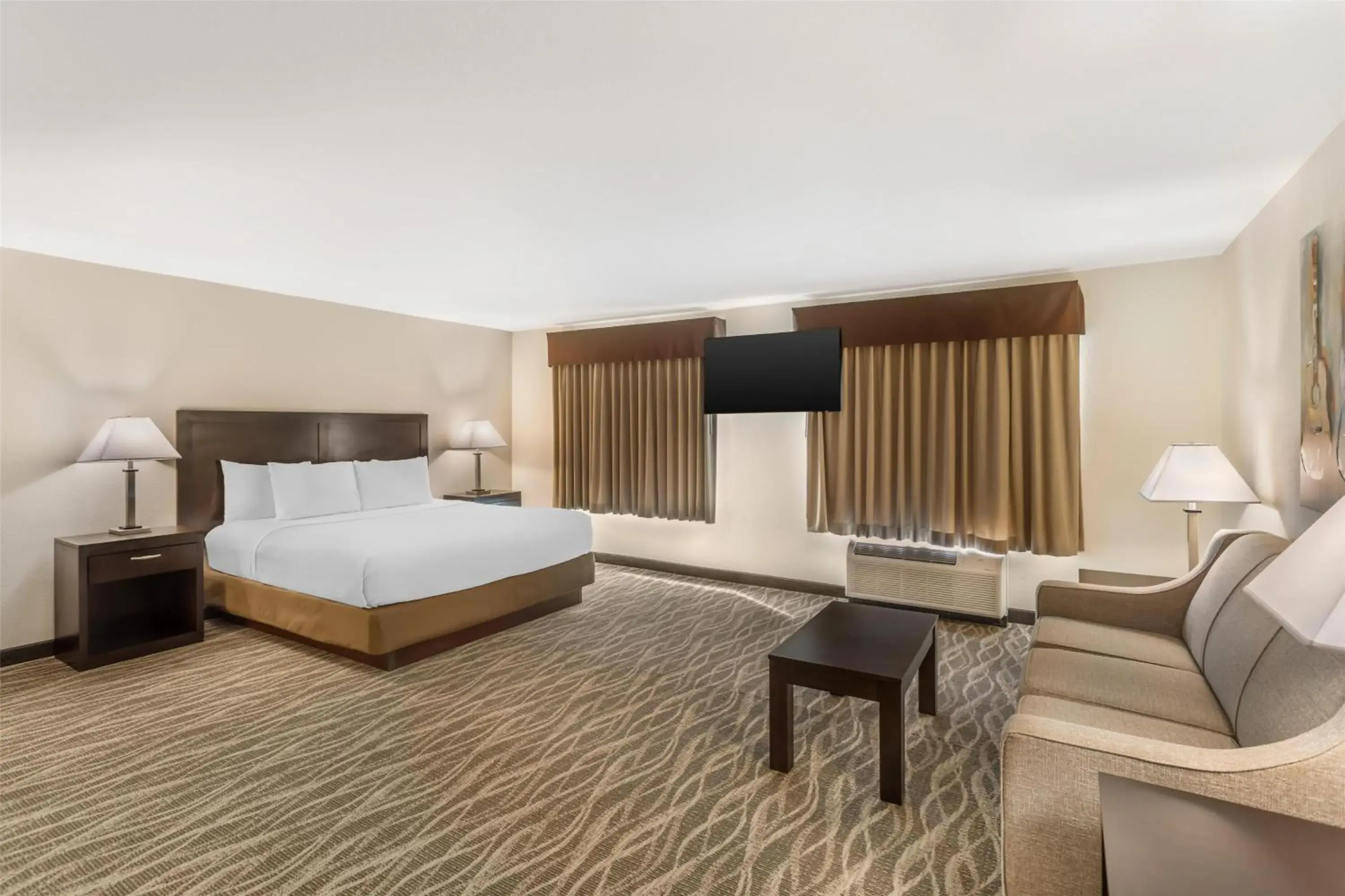 Deluxe King Room in Best Western Plus Valdosta Hotel & Suites Deluxe King Room in Best Western Plus Valdosta Hotel & Suites