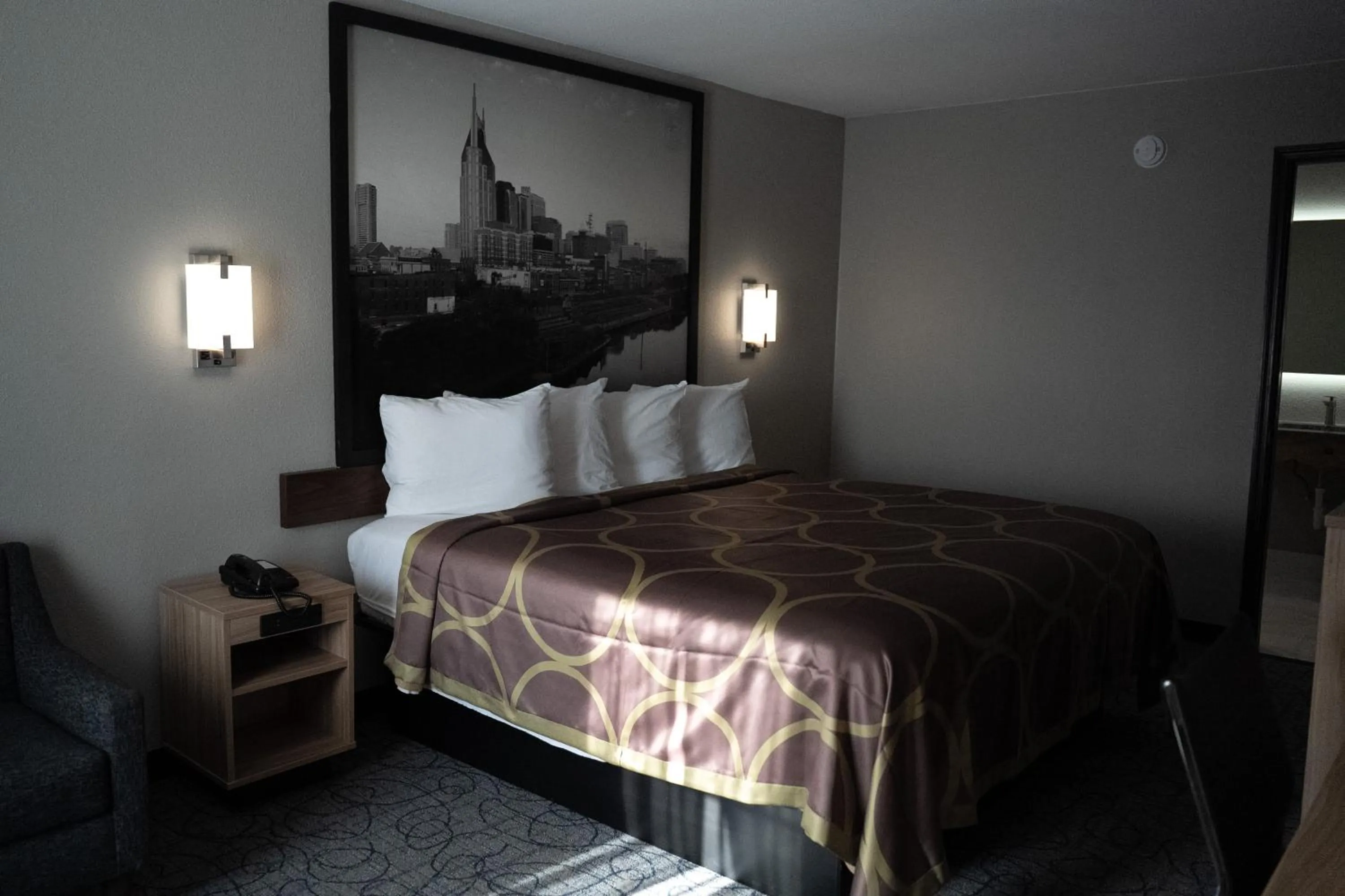 Bed in Super 8 by Wyndham Antioch/Nashville South East