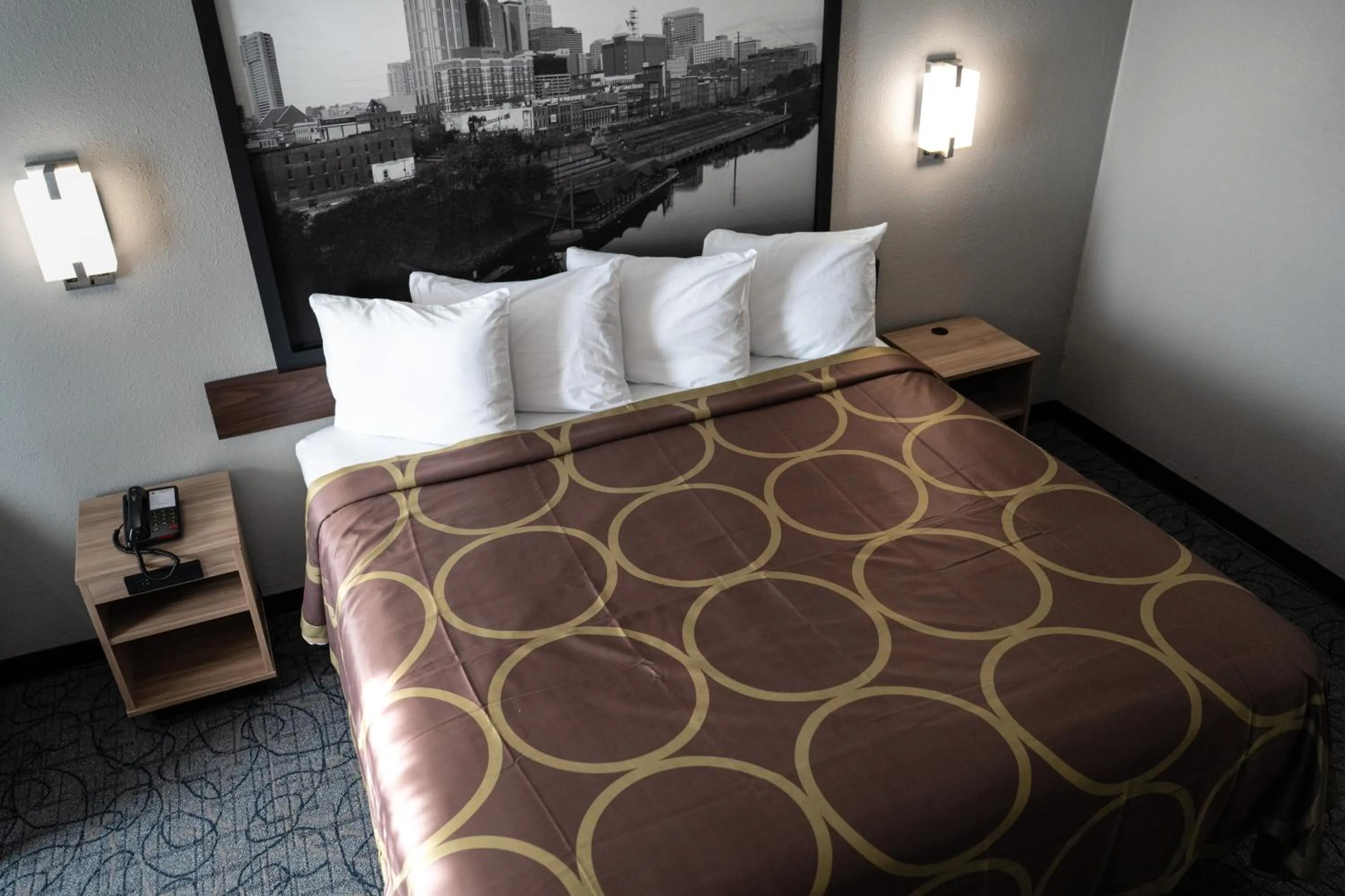 Bed in Super 8 by Wyndham Antioch/Nashville South East