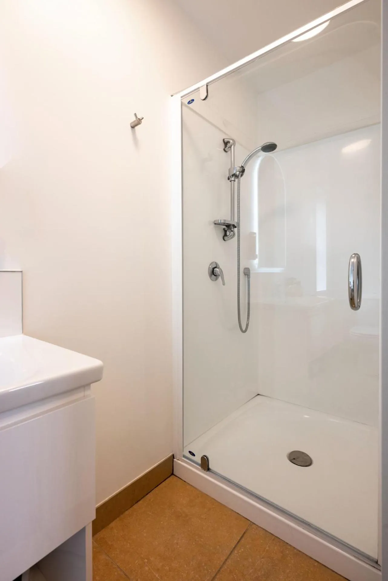 Shower in Tussock Peak Lodge