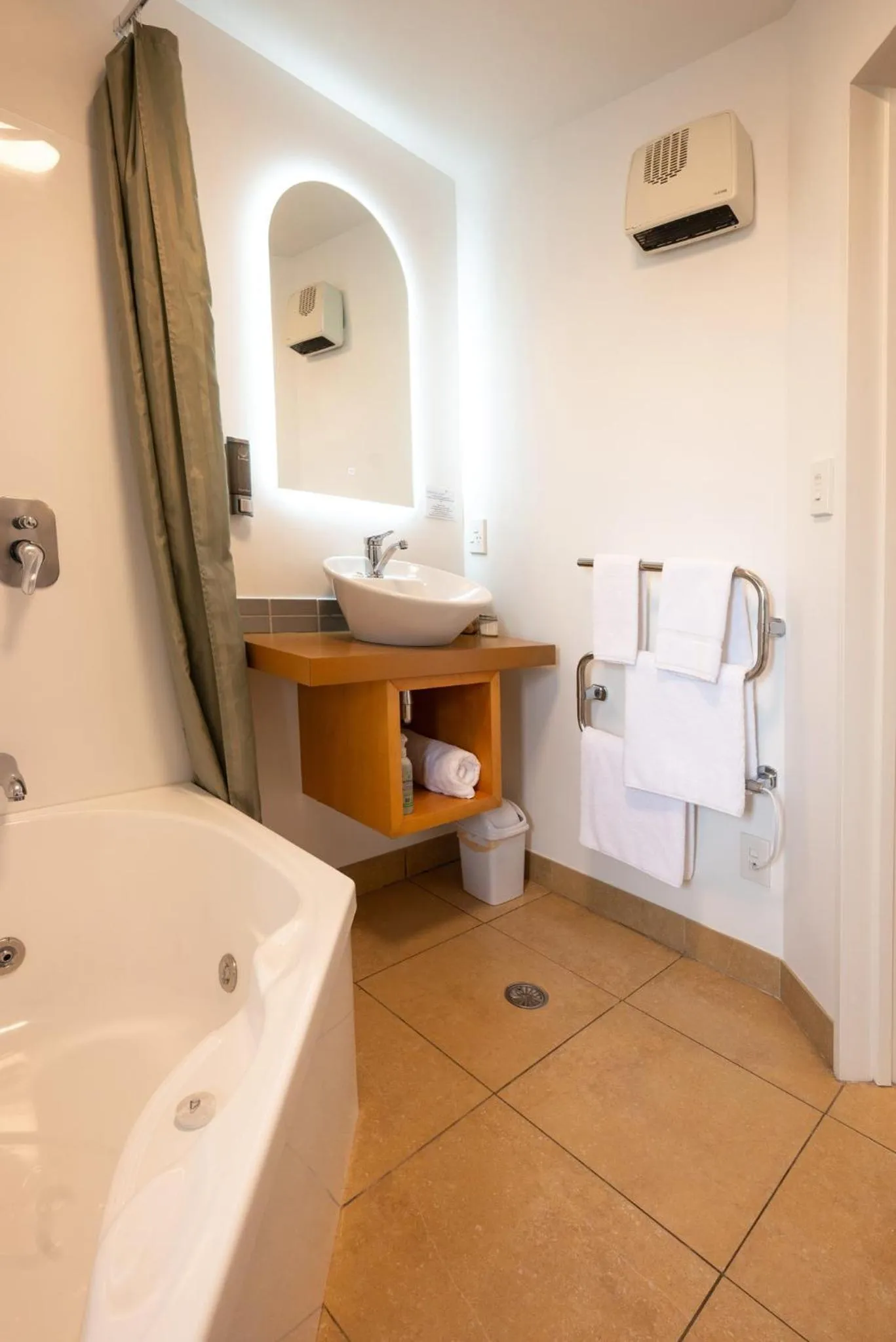 Hot Tub in Tussock Peak Lodge